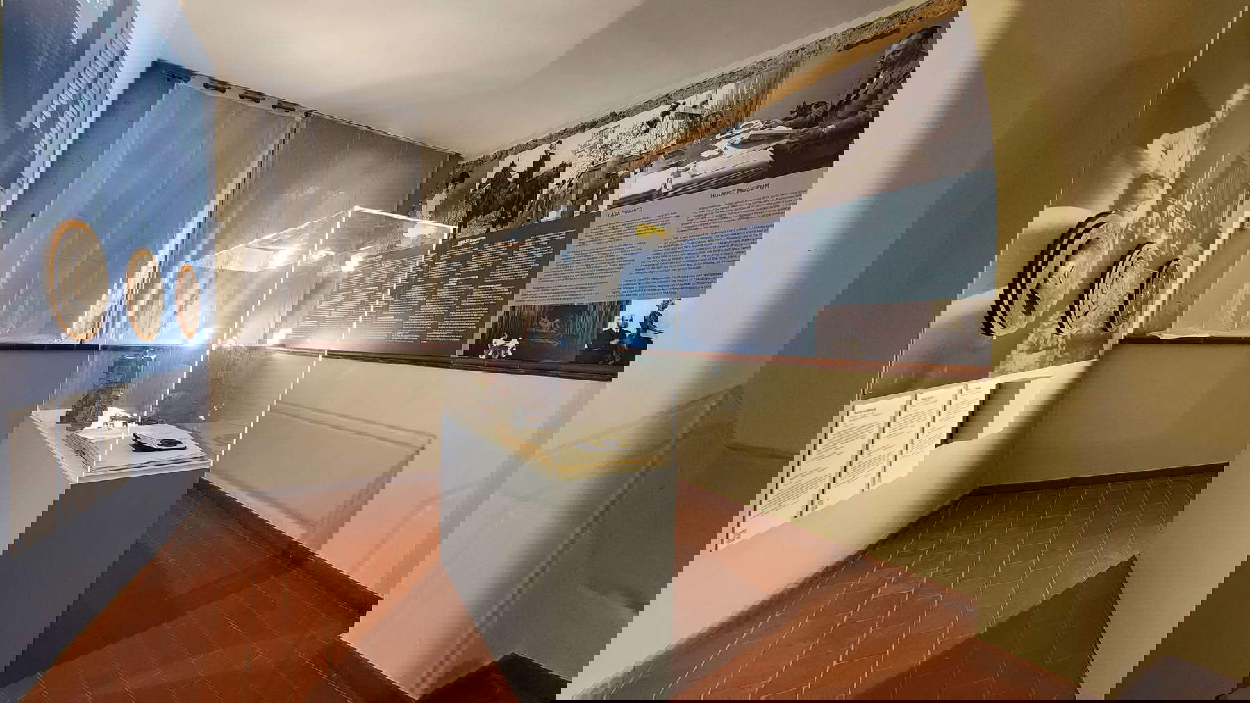 Montaje de la exposición La vida de Rodolfo Siviero, entre el Renacimiento y De Chirico Montaje de la exposición La vida de Rodolfo Siviero, entre el Renacimiento y De Chirico