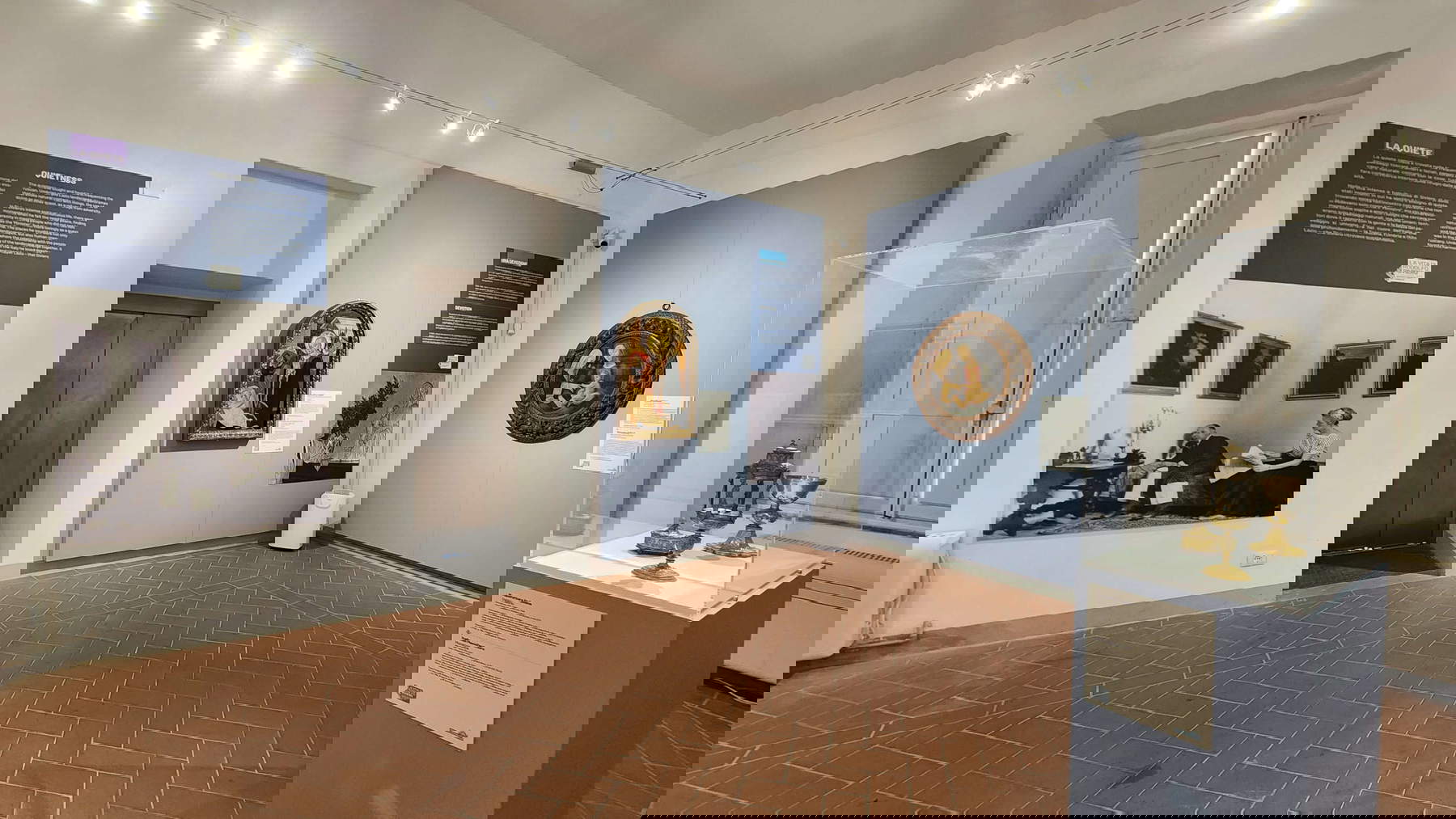 Montaje de la exposición La vida de Rodolfo Siviero, entre el Renacimiento y De Chirico Montaje de la exposición La vida de Rodolfo Siviero, entre el Renacimiento y De Chirico