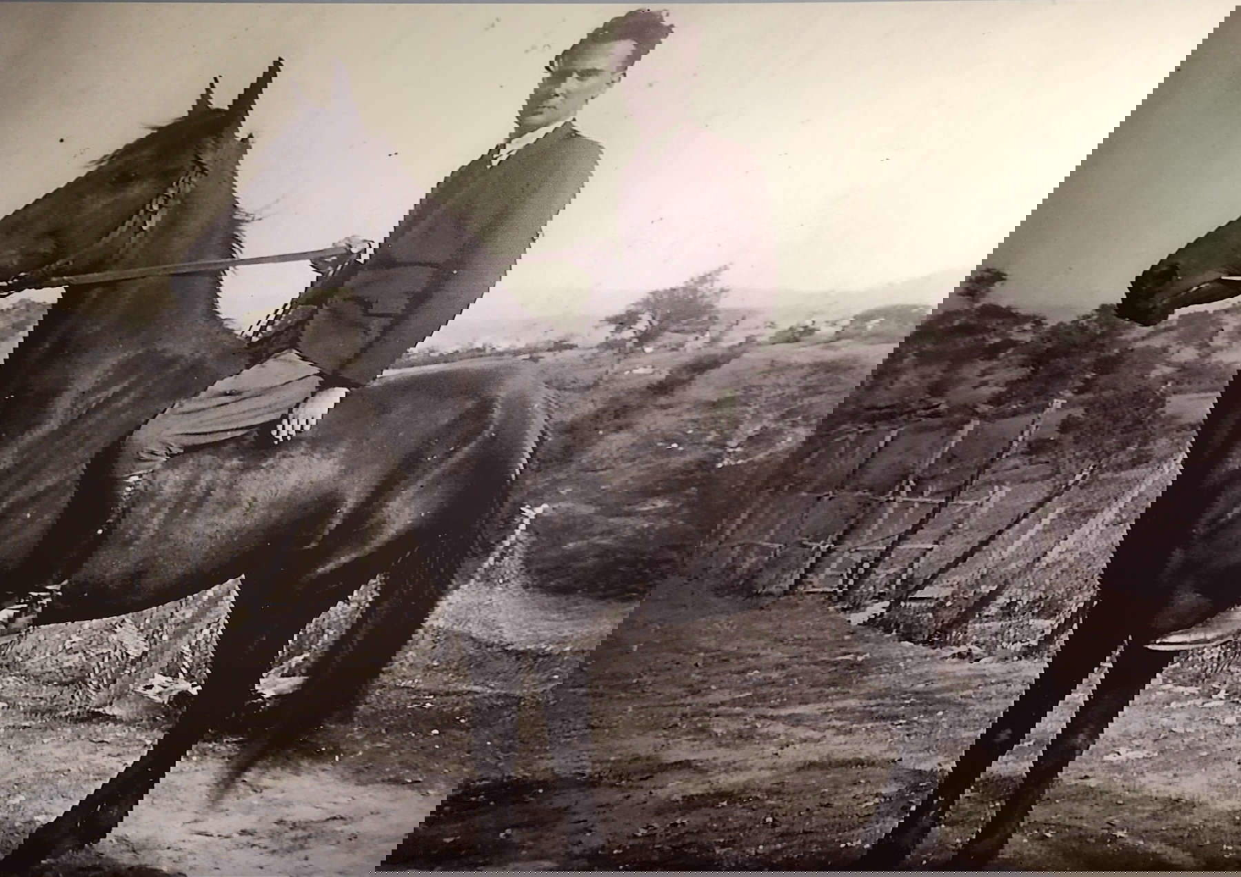 Rodolfo Siviero a caballo, posiblemente en el campo de San Martino sul Fiora, años 30 (Archivo fotográfico de la Casa Museo Siviero) Rodolfo Siviero a caballo, posiblemente en el campo de San Martino sul Fiora, años 30 (Archivo fotográfico de la Casa Museo Siviero)
