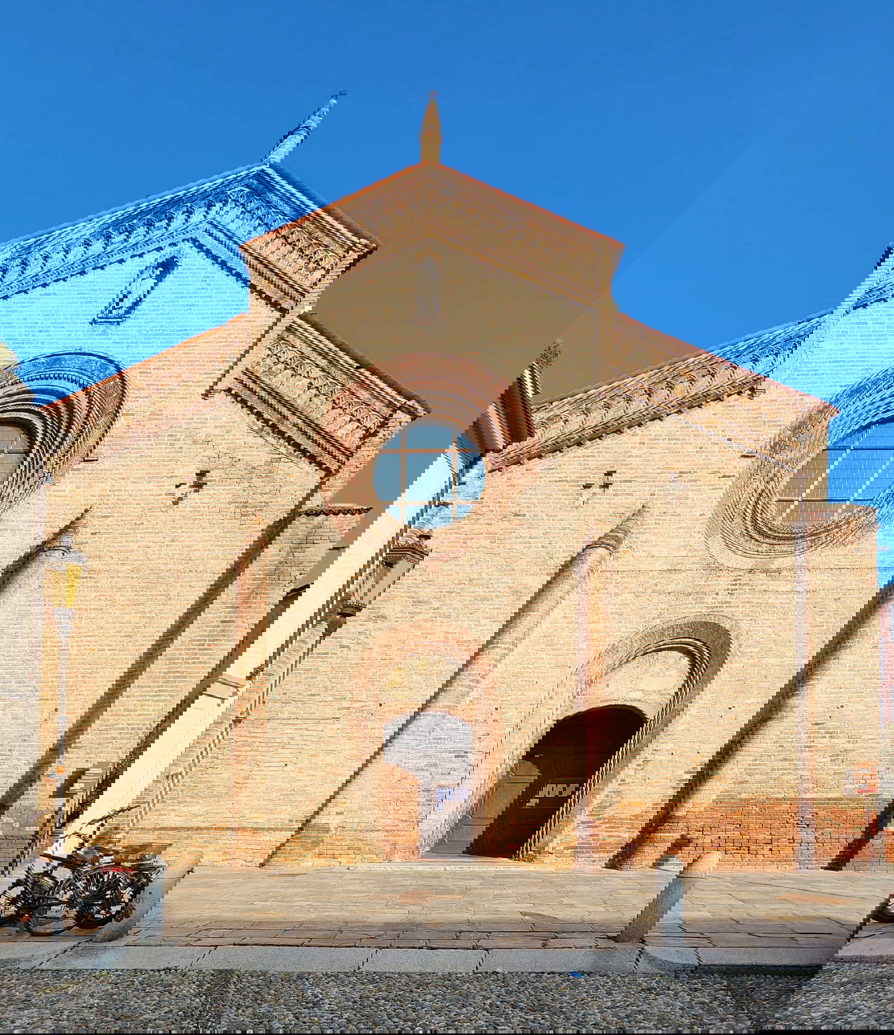 La fachada de la iglesia