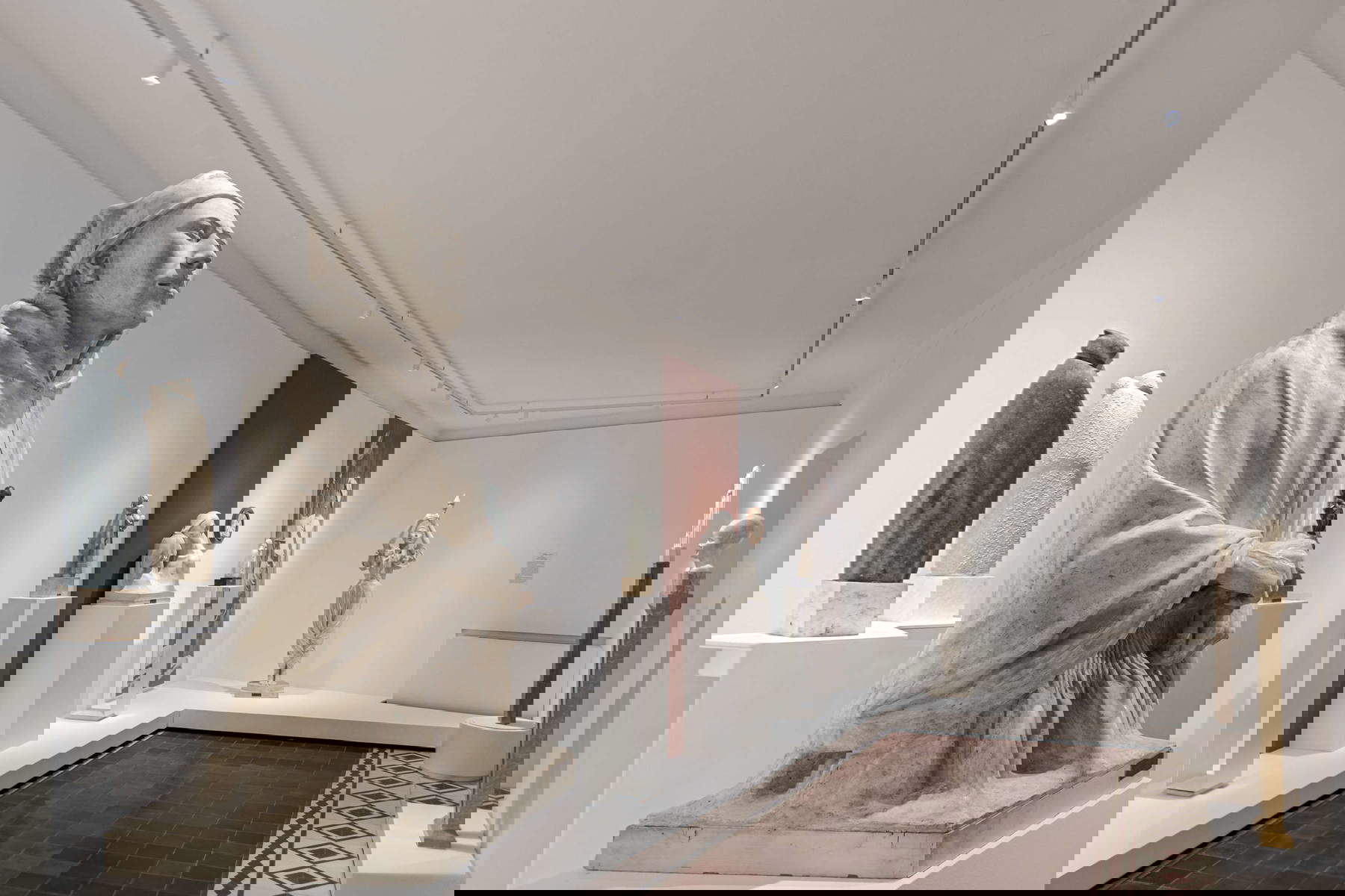 Allestimenti della mostra Francesco Ciusa, la forma del mito. Foto: Nelly Dietzel