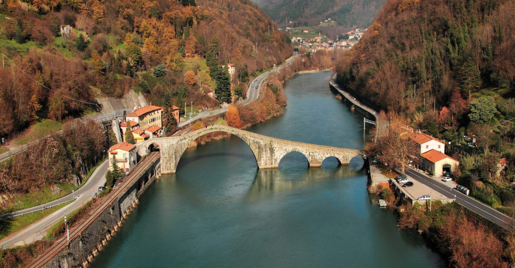 Il Ponte del Diavolo dall'alto. Foto: Photo Graphic Studio / Toscana Promozione Turistica