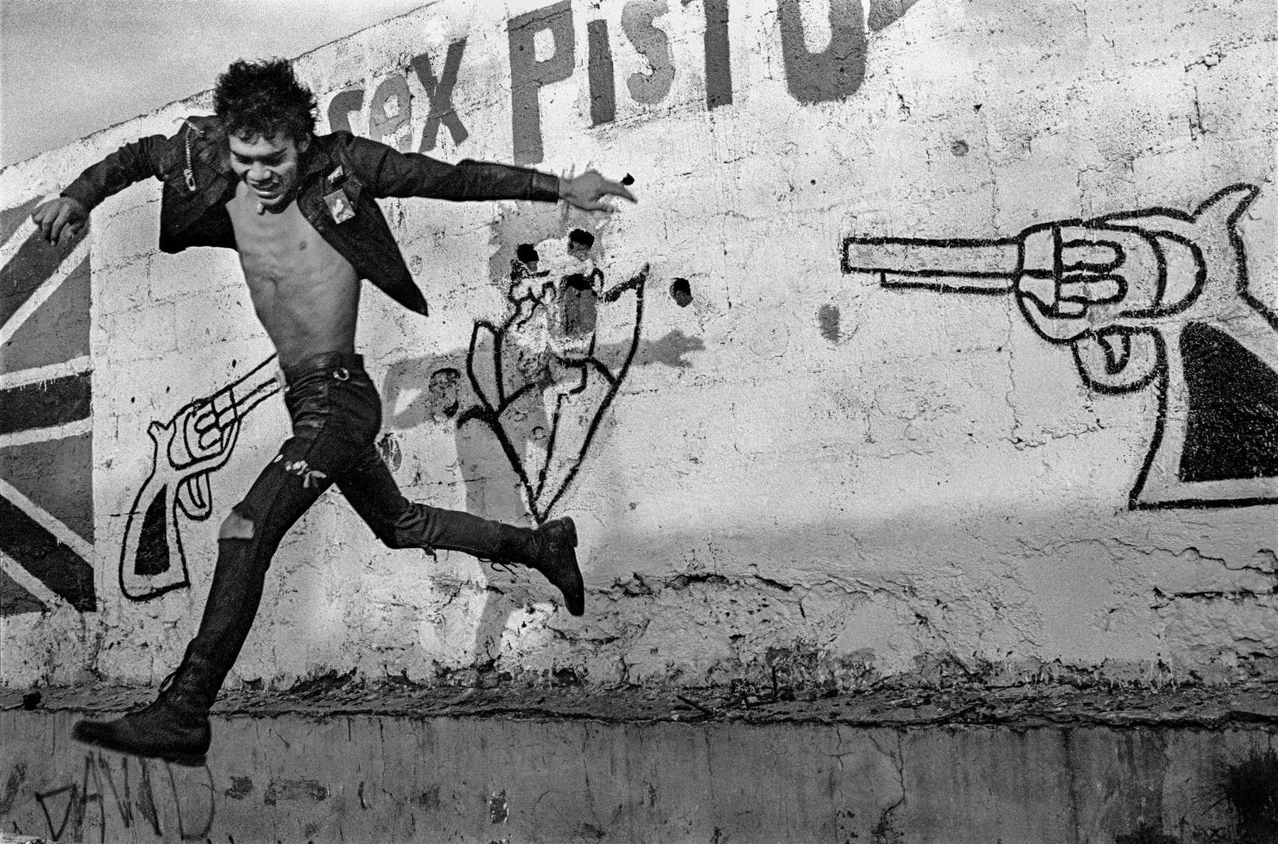 Pablo O. Monasrerio, Volando bajo (1988)