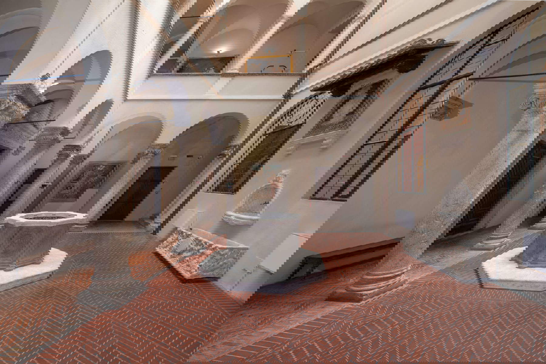 Attuale allestimento del cortile