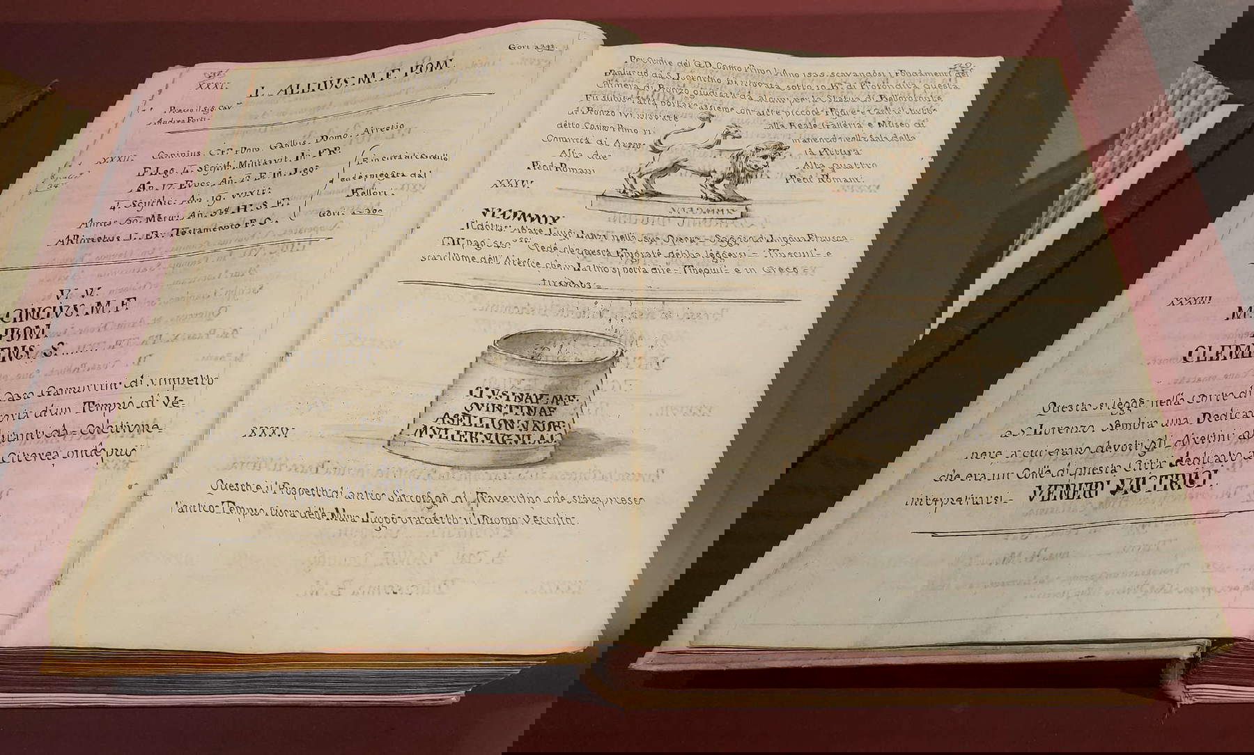 Antonio Albergotti, Copie du tableau de la Chimère d'Arezzo placé dans la Sala delle adunanze del consiglio generale del Comune di Arezzo et les épigraphes qui l'accompagnaient (1807 ; plume et encre aquarellée, 305 &times; 225 &times; 85 mm ; Arezzo, Archives de l'État d'Arezzo, Albergotti, Manuscrits de la Maison Vasari, 18 Inscriptions d'Arezzo volume II mss., c. 32r)