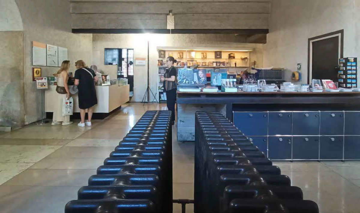 L'attuale biglietteria-bookshop-guardaroba, in 50 metri quadrati