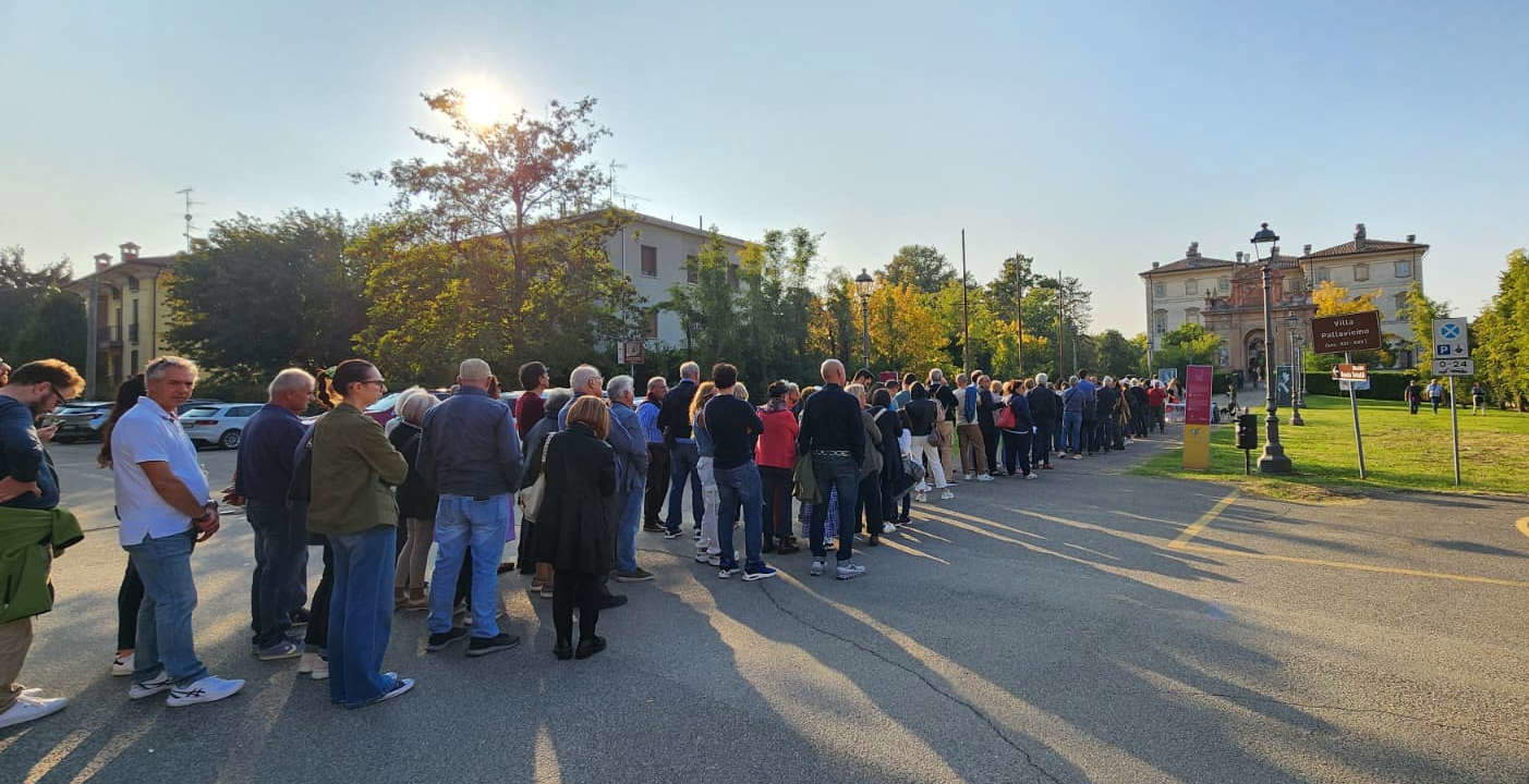 La cola en Villa Pallavicino (Busseto) el domingo 12 de octubre para el segundo de los FAI Autumn Days 2025. Foto: Federico Giannini