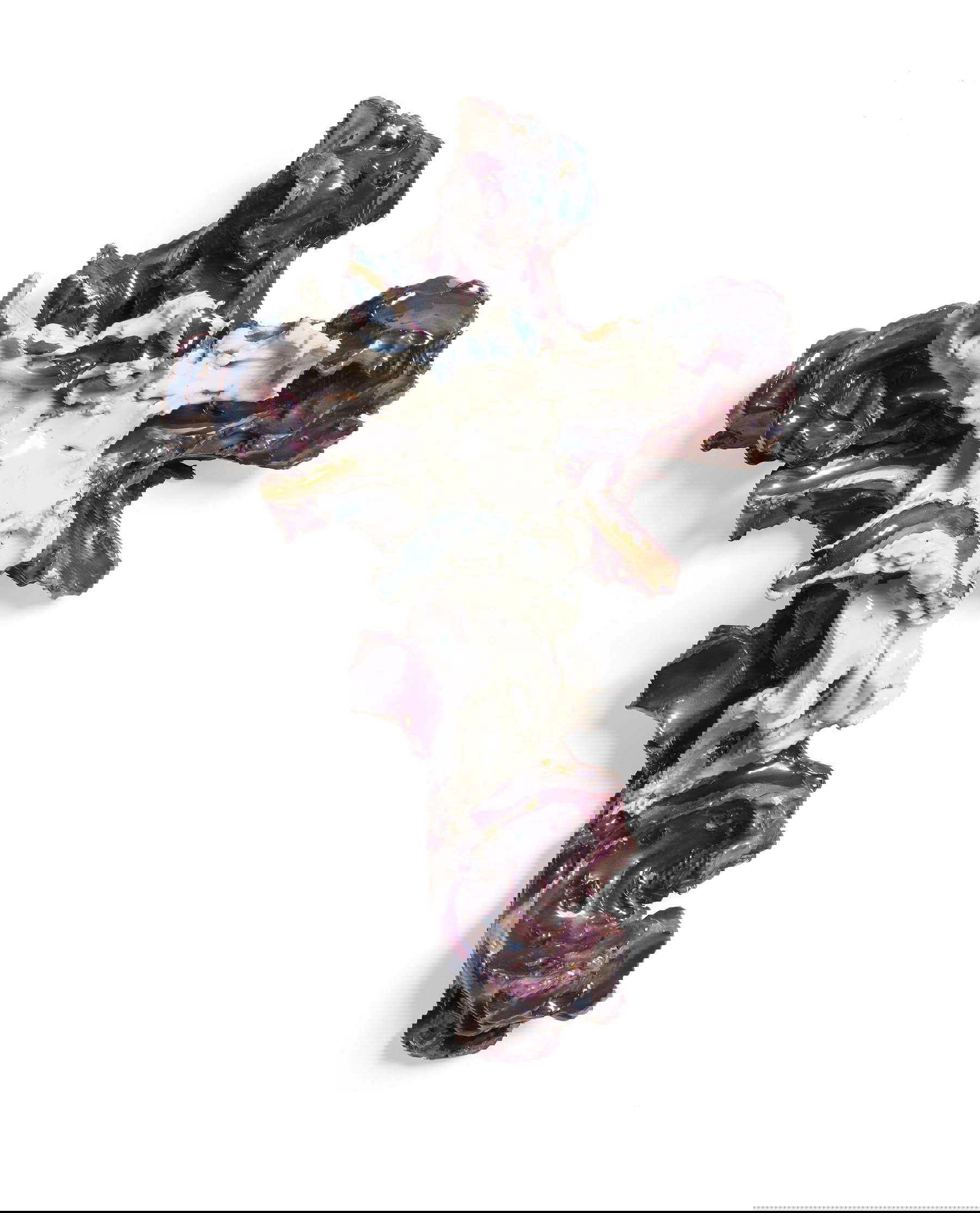 Lucio Fontana, Crucifix (1951 ; terre cuite vernissée, peinte et vernissée : noir, amarante, blanc et jaune, 50 x 35 x 18 cm ; St. Moritz, Karsten Greve) &copy; Fondazione Lucio Fontana, Milan, by SIAE 2025