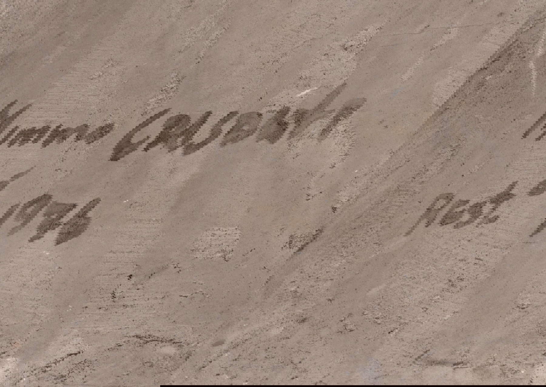 Firma di Domenico Crisanti sull’intonaco retrostante il dipinto Firma di Domenico Crisanti sull’intonaco retrostante il dipinto