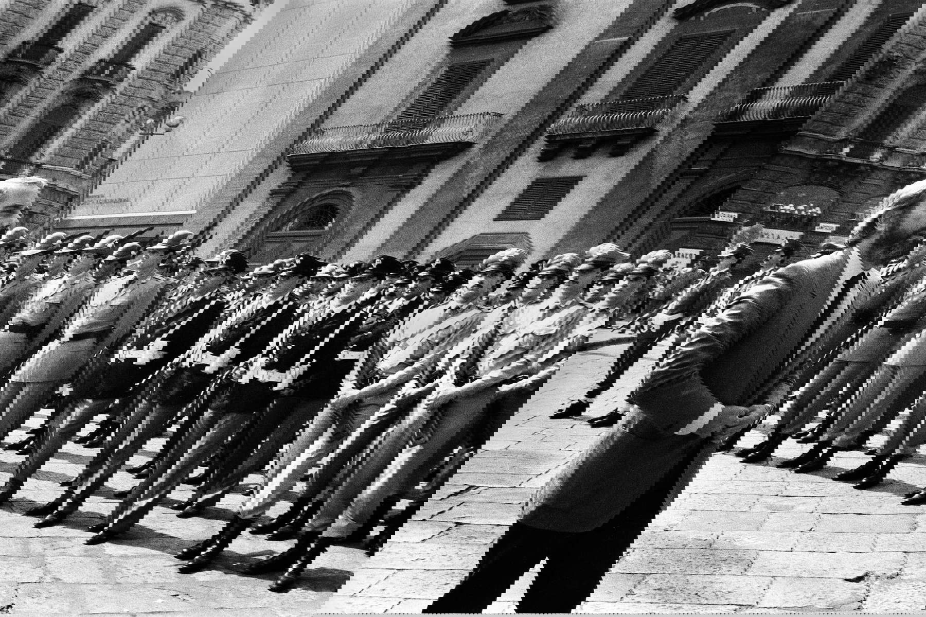 Letizia Battaglia, Il giudice Giovanni Falcone ai funerali del Generale Carlo Alberto Dalla Chiesa, ucciso dalla mafia (Palermo, 1982) © Archivio Letizia Battaglia Letizia Battaglia, Il giudice Giovanni Falcone ai funerali del Generale Carlo Alberto Dalla Chiesa, ucciso dalla mafia (Palermo, 1982) © Archivio Letizia Battaglia