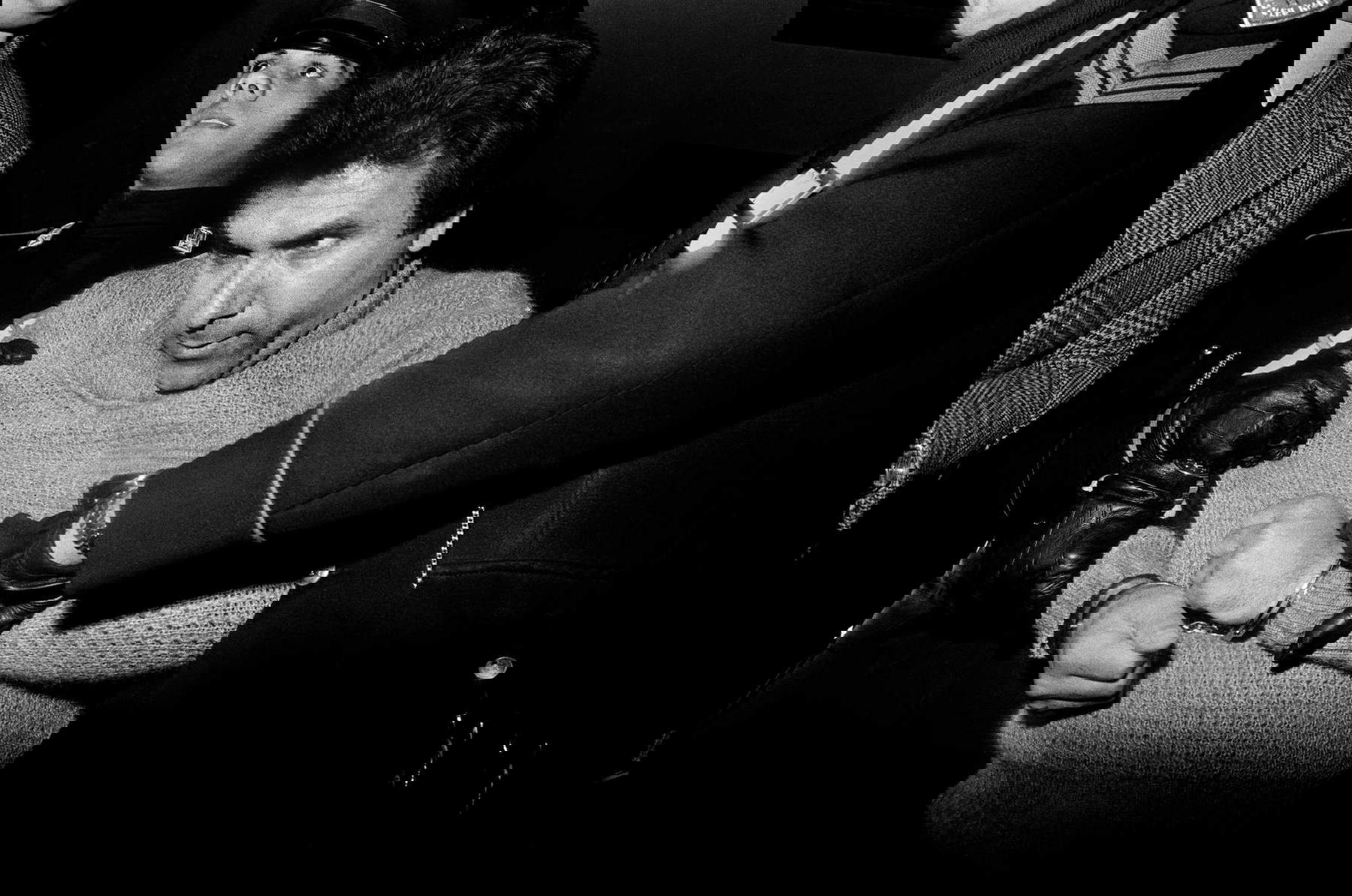 Letizia Battaglia, L'arresto del feroce boss mafioso Leoluca Bagarella (Palermo, 1979) © Archivio Letizia Battaglia Letizia Battaglia, L'arresto del feroce boss mafioso Leoluca Bagarella (Palermo, 1979) © Archivio Letizia Battaglia