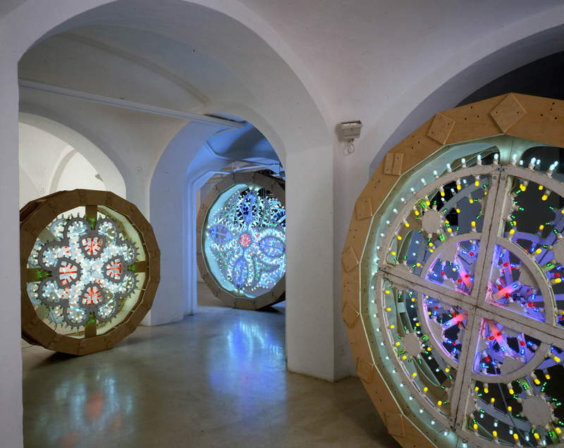 Opere di Pierluigi Calignano in mostra nel 2007 alla galleria Antonio Colombo Arte Opere di Pierluigi Calignano in mostra nel 2007 alla galleria Antonio Colombo Arte