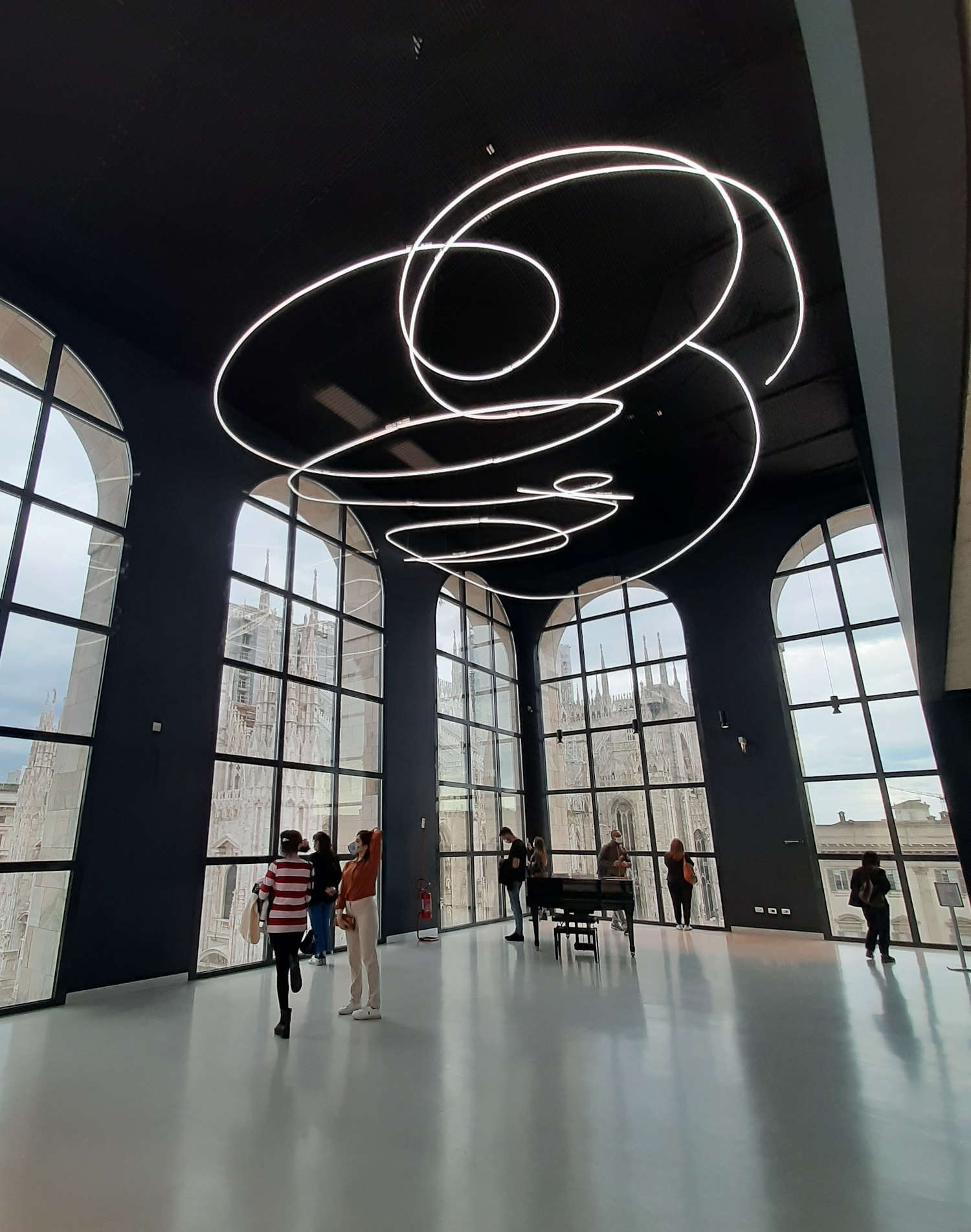 Milano, Museo del Novecento, Sala Fontana. Foto: Laura Denu Milano, Museo del Novecento, Sala Fontana. Foto: Laura Denu