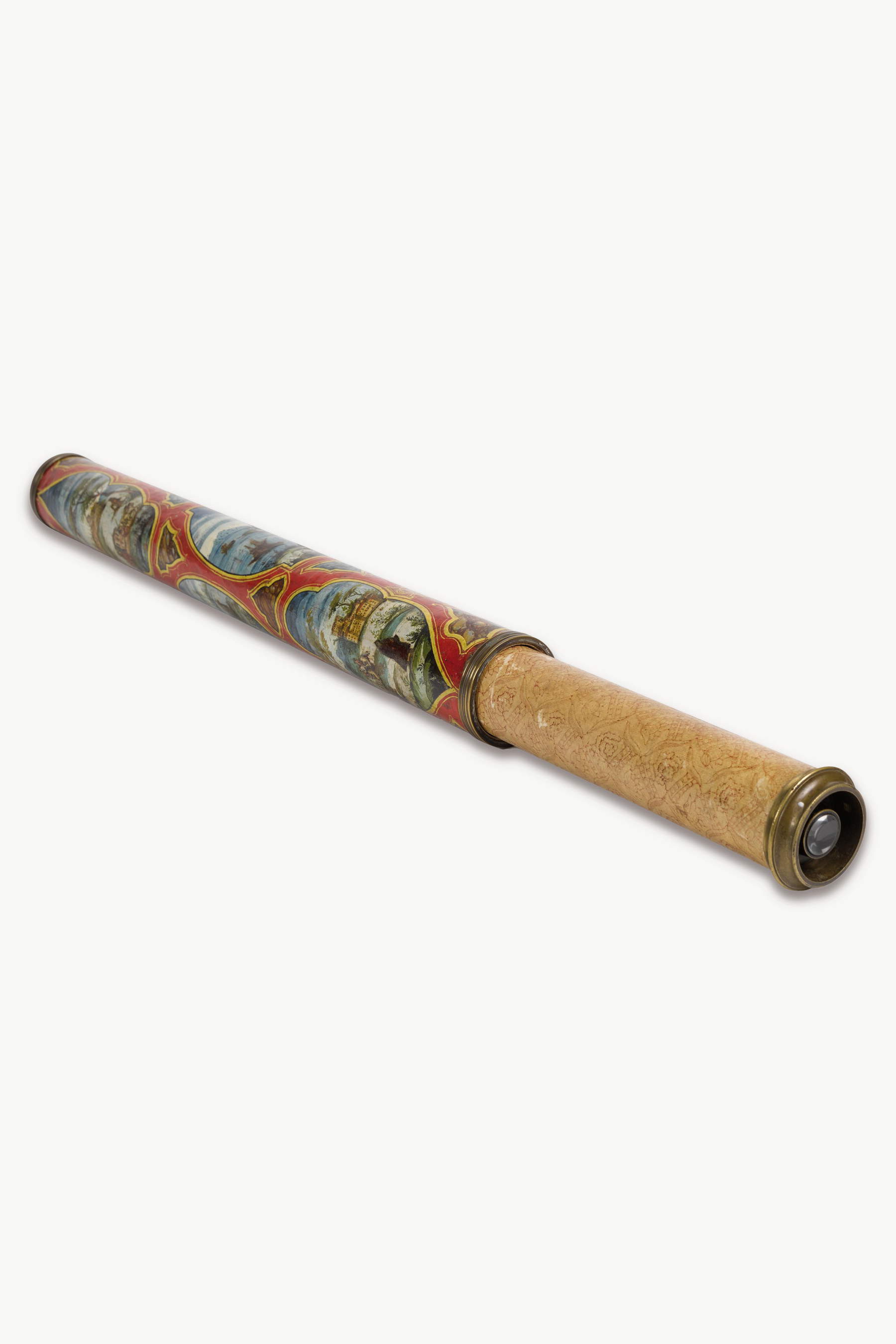 Artigianato artistico veneziano, Cannocchiale decorato (met&agrave; del XVIII secolo, lacca policrome e arte povera su sfondo rosso, 62 cm). Presentato da: Piva &amp; C.