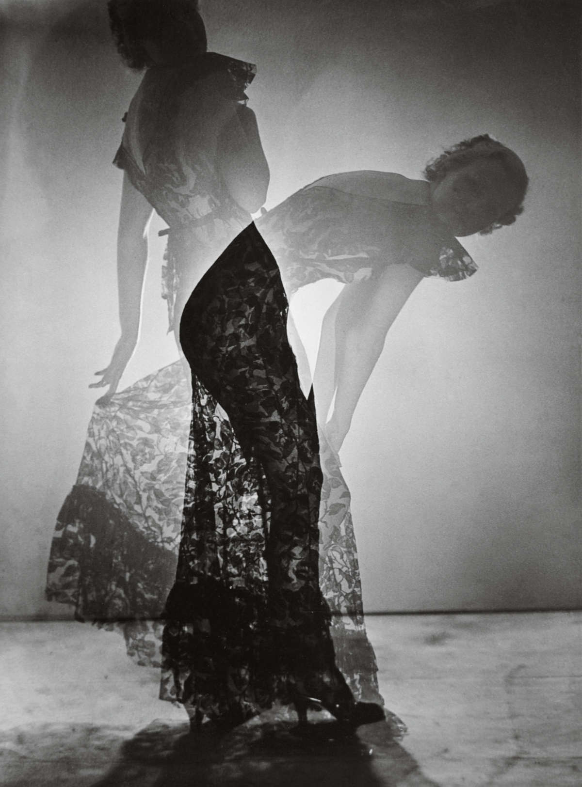 Man Ray, D&eacute;shabill&eacute; en contre-jour (1935) &copy; Man Ray 2015 Trust / ADAGP-SIAE &ndash; 2025. Foto: Telimage, Paris