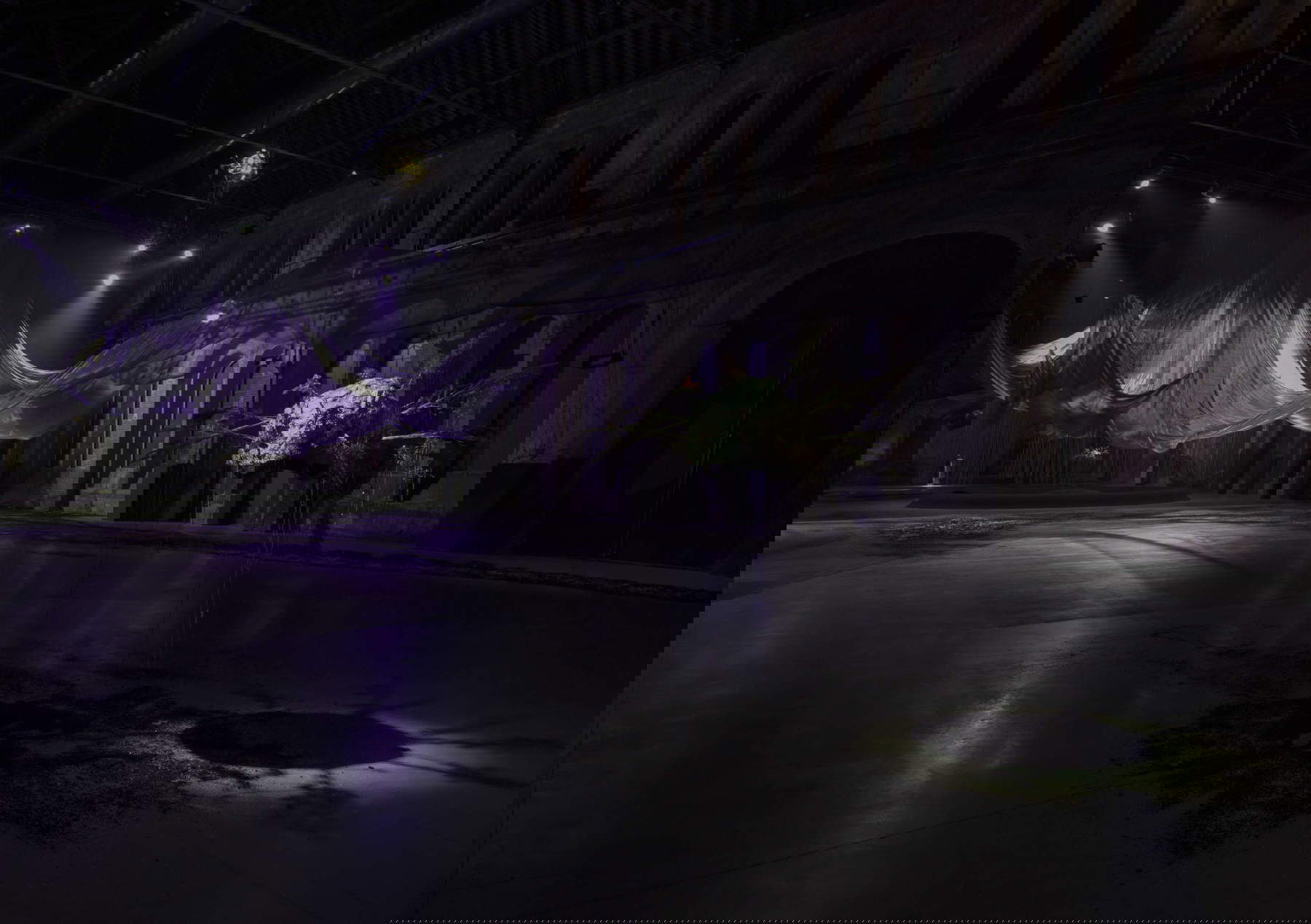 Laure Prouvost, We felt a star dying (2025), veduta degli allestimenti alle OGR di Torino. Foto: Andrea Rossetti