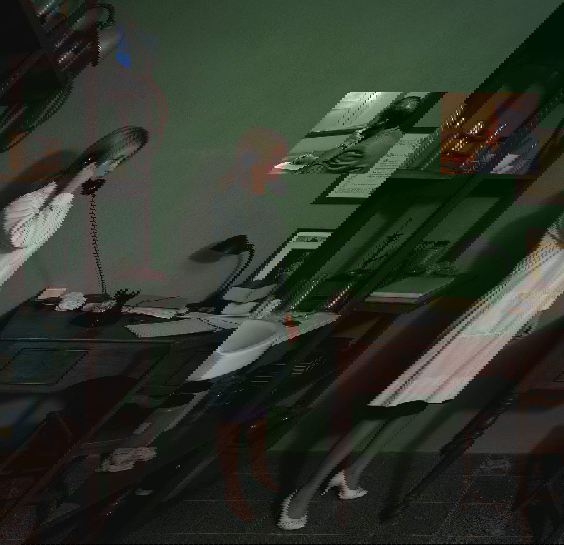 Jeff Wall, informateur. Une occurrence non d&eacute;crite dans le chapitre 6, partie 3 de &Uacute;ltimas tardes con Teresa de Juan Mars&eacute;, (2023 ; Impression jet d'encre 136,3 x 141 cm). Avec l'aimable autorisation de l'artiste