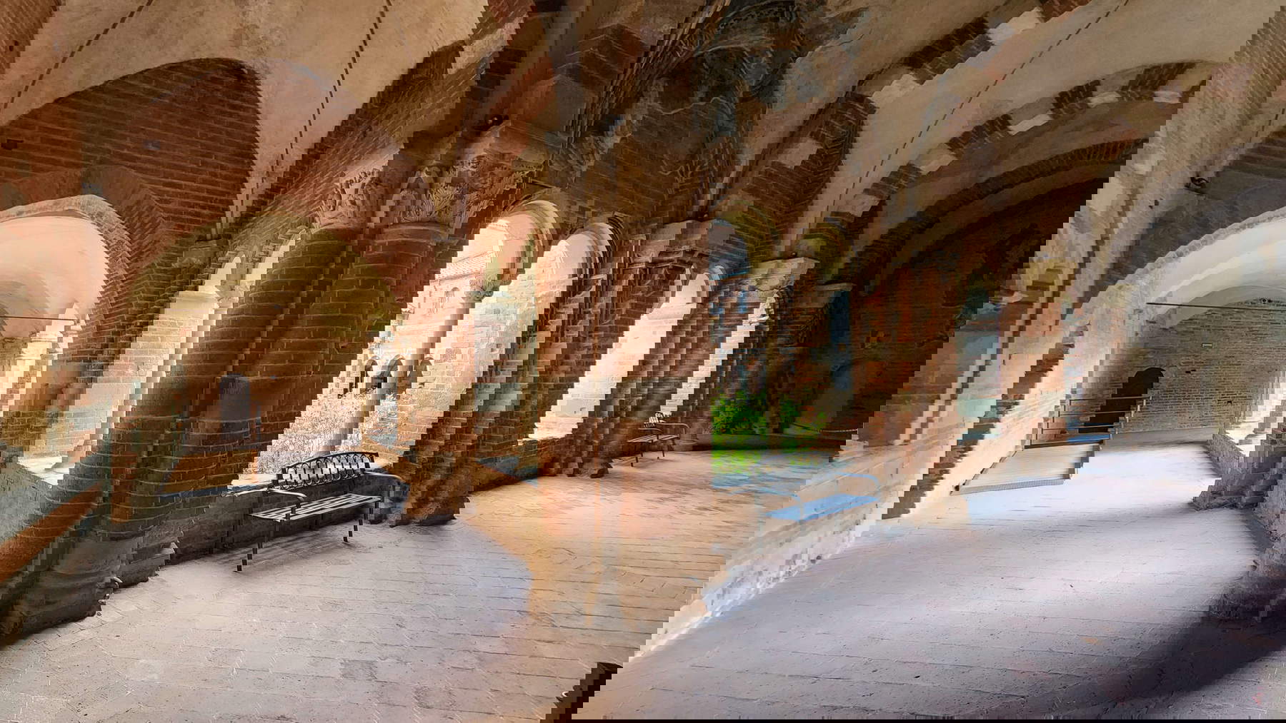 Abbazia di Santa Maria di Vezzolano. Foto: Federico Giannini