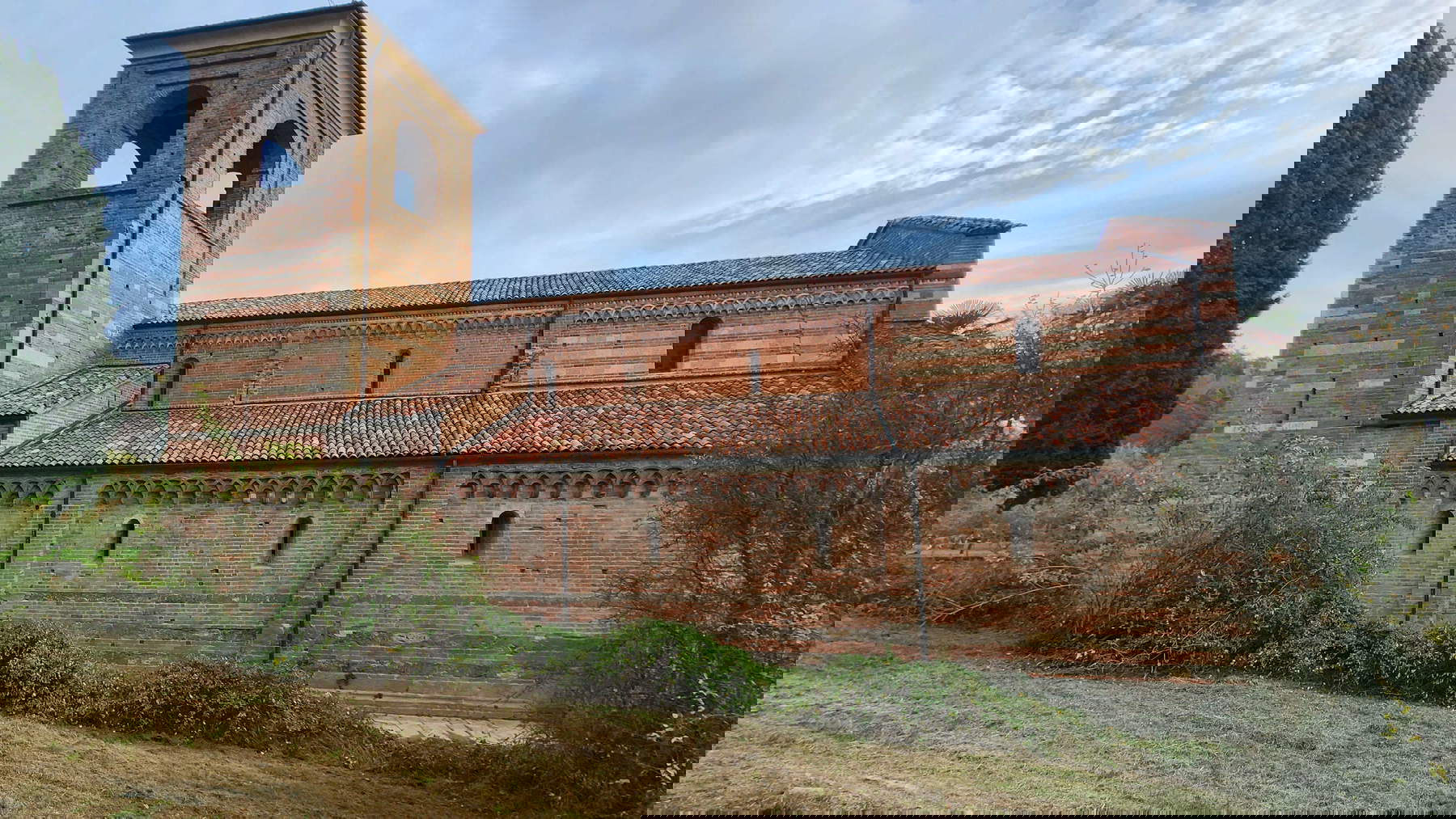 Abbazia di Santa Maria di Vezzolano. Foto: Federico Giannini