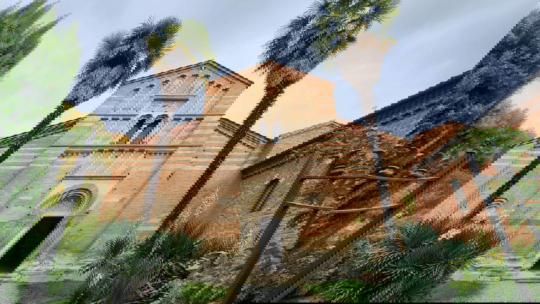 Abbazia di Santa Maria di Vezzolano. Foto: Federico Giannini