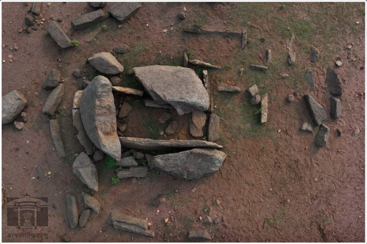 Strutture megalitiche trovate nella diga di Malampuzha a Palakkad, Kerala