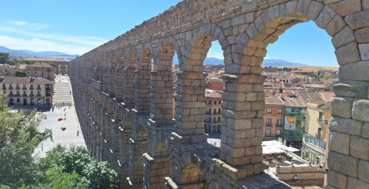 Das Aquädukt von Segovia: ein Werk der römischen Ingenieurskunst, das zum Weltkulturerbe gehört