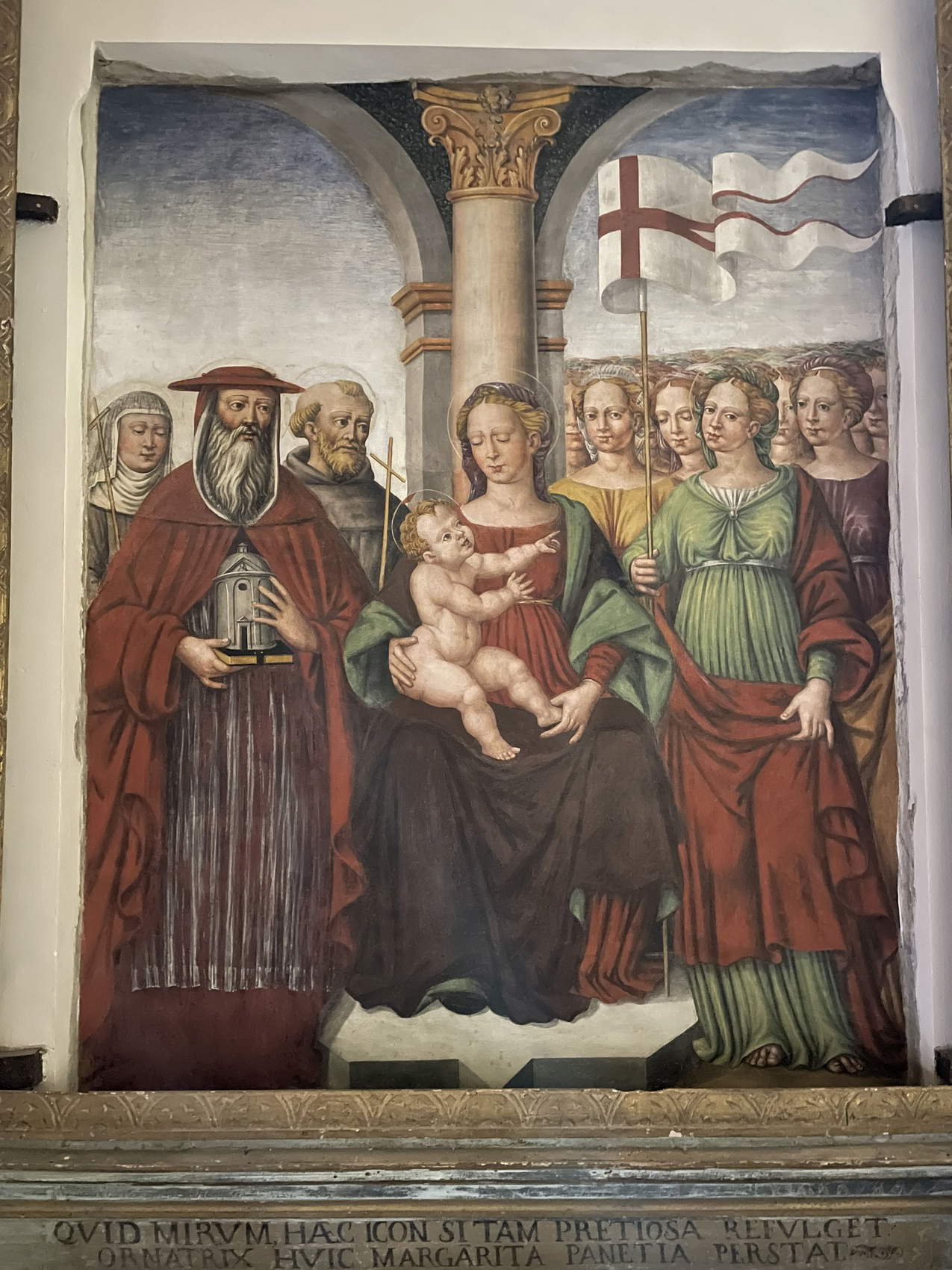 Timoteo Viti (attr.), Madonna in trono con Bambino tra Santa Chiara, San Francesco, il Cardinal Bessarione, Sant’Orsola e le undicimila Vergini martiri (Prima metà del XVI sec.; affresco con finiture a secco, 255x175 cm; Urbania, Chiesa di Santa Chiara). Dopo il restauro.
