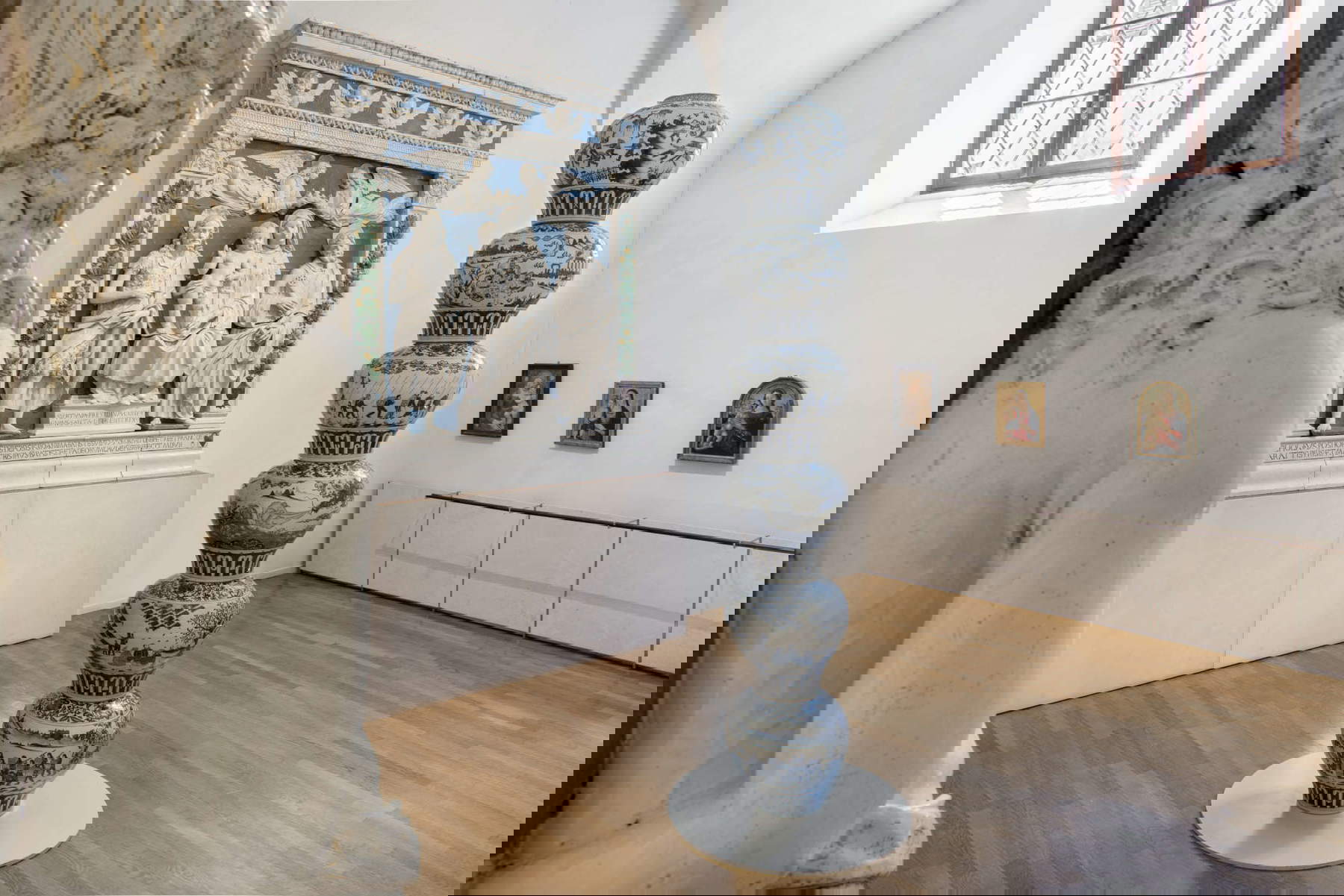 Ai Weiwei, Porcelain Pillar with Refugee Motif (2017), installation view at the Museum of Sacred Art at the Gold Complex in Montalcino. Photo: Ela Bialkowska / OKNO Studio