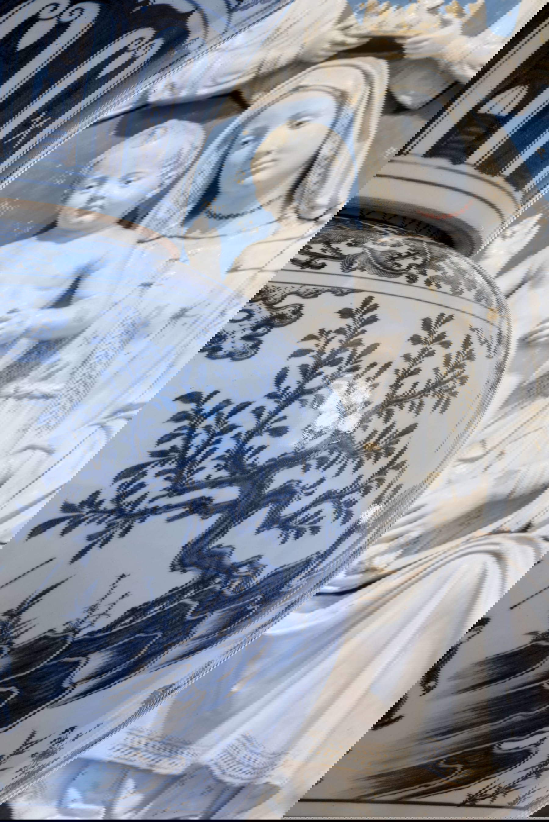 Ai Weiwei, Porcelain Pillar with Refugee Motif (2017), installation view at the Museum of Sacred Art at the Gold Complex in Montalcino. Photo: Ela Bialkowska / OKNO Studio