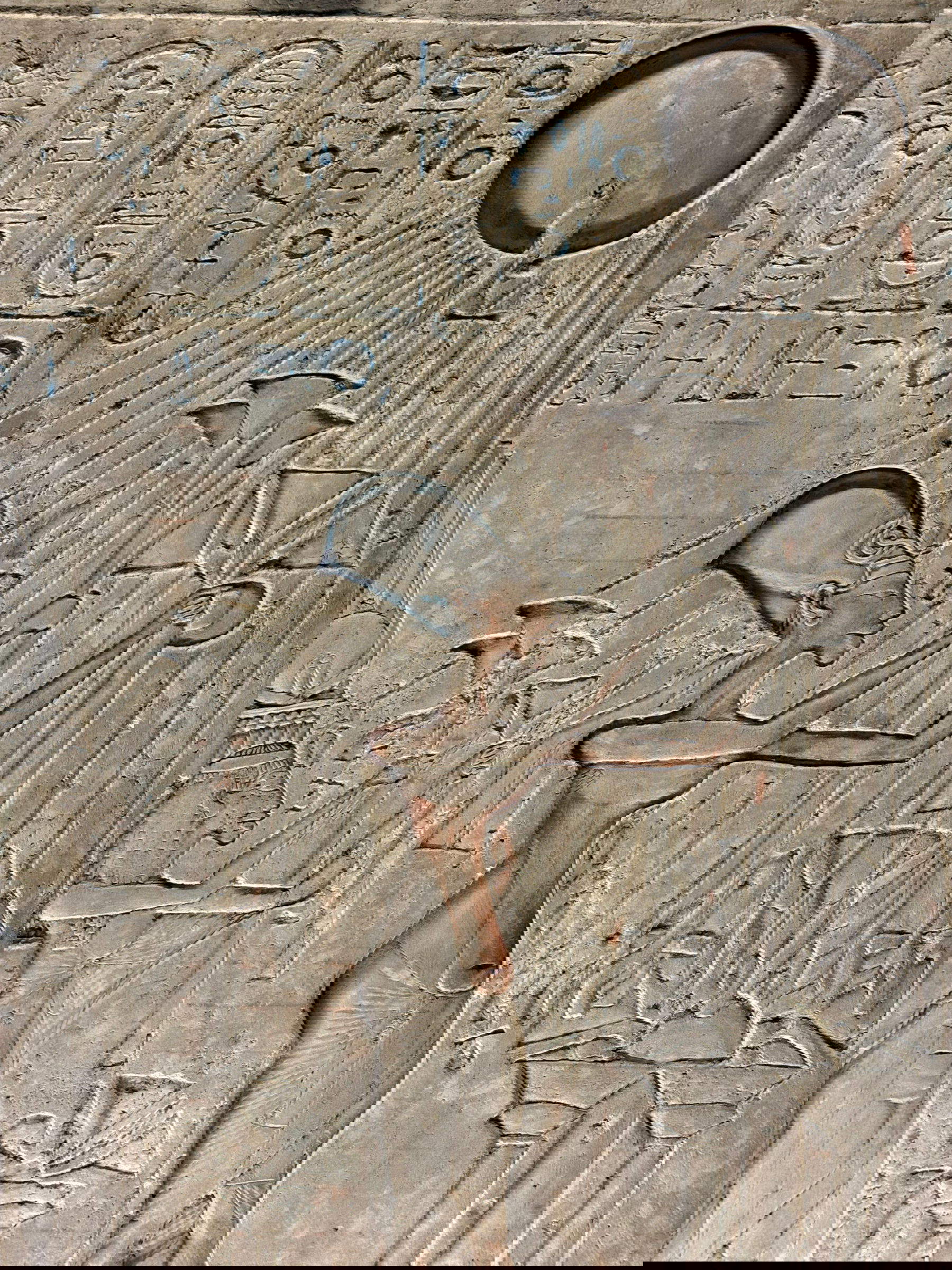 Akenatón y familia adorando al dios Atón (Dinastía XVIII, Reino Nuevo; piedra caliza pintada, tumba real, Tell el-Amarna - El Cairo, Museo Egipcio). Foto: Finestre Sull'Arte