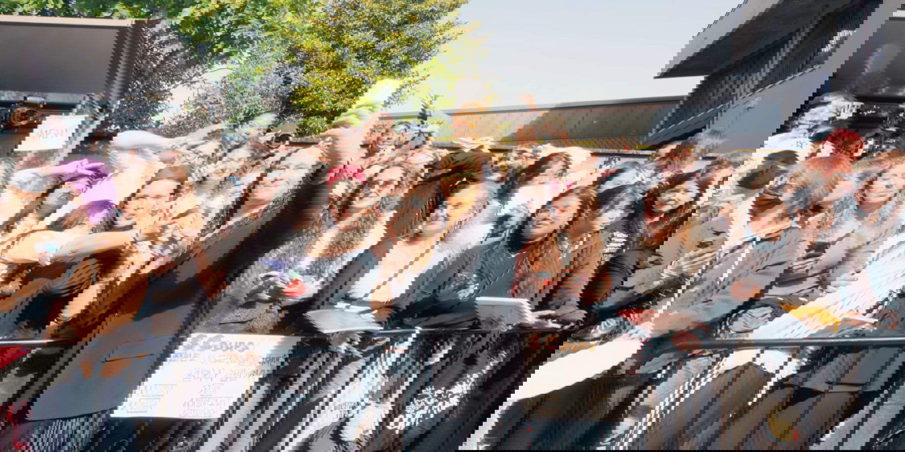 Alexis Stone verwandelt sich in Leonardo da Vincis Mona Lisa für die Boss Womenswear Frühjahr/Sommer 2026 Show in Mailand. Foto: 