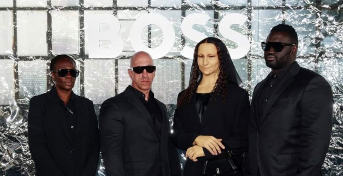 Die Maskenbildnerin Alexis Stone besucht die Boss-Modenschau in Mailand als... Mona Lisa verkleidet!