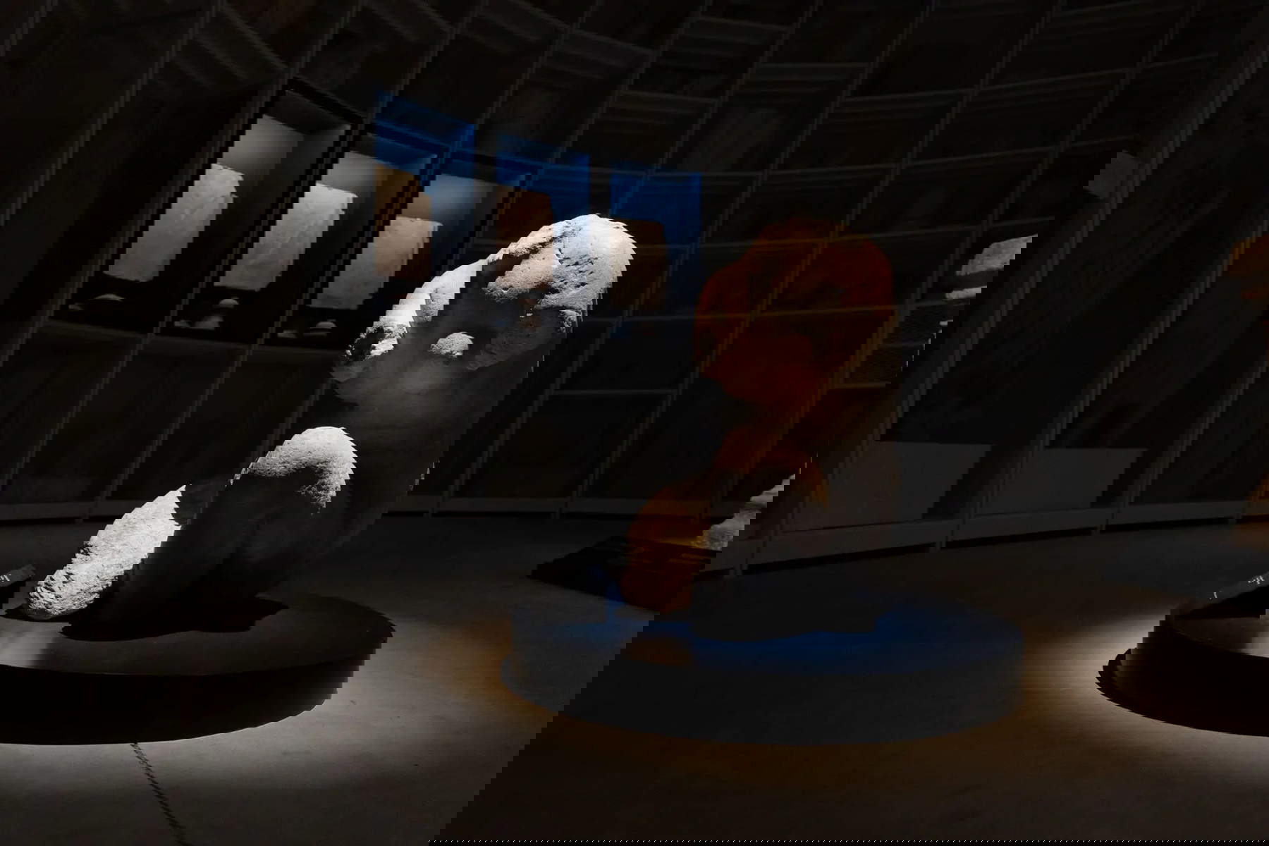 Estatua de mármol que representa a Venus agachada