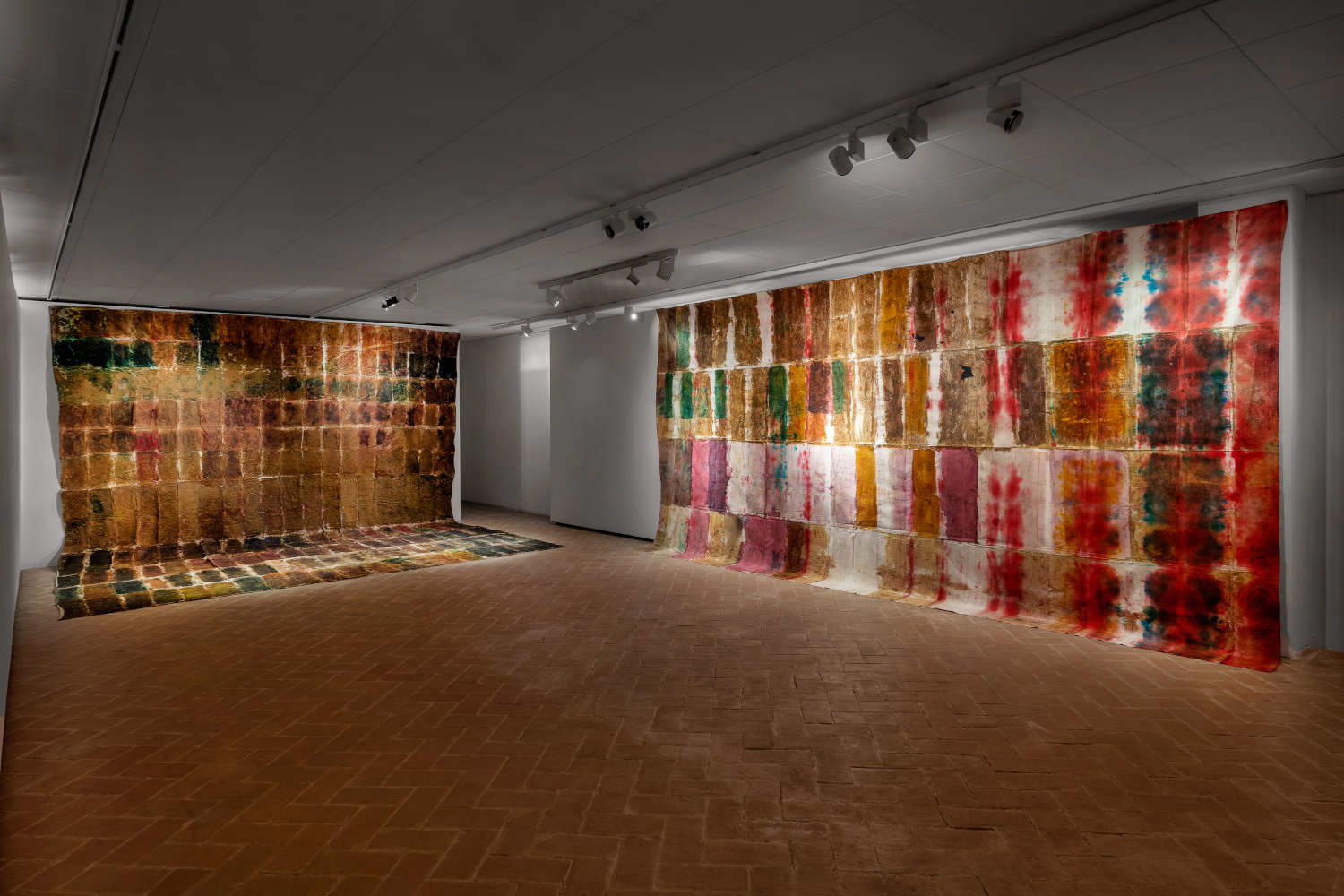 Montaje de la exposición de Renata Boero. Teleri