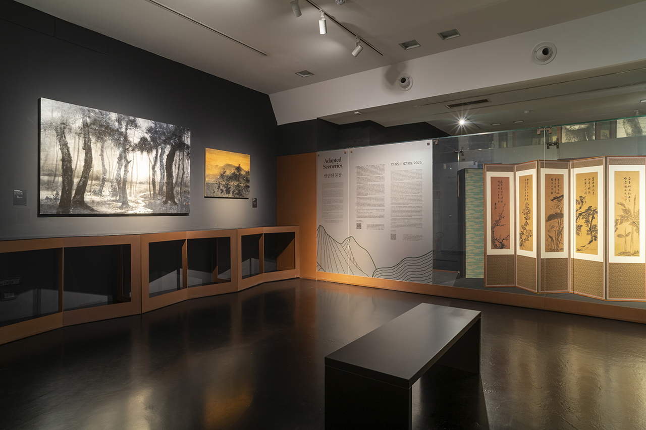 Montage de l'exposition Scénarios adaptés. Photo : Studio Gonella