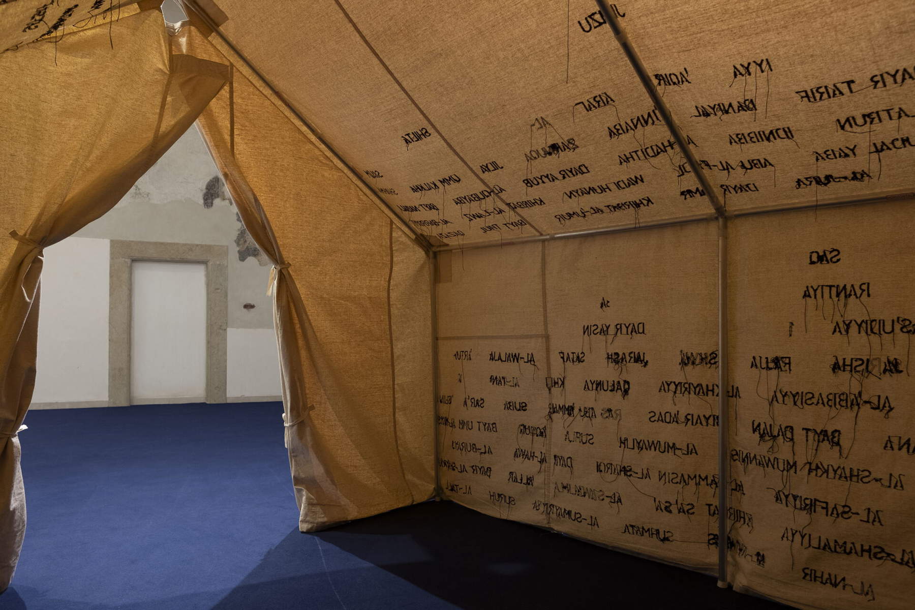 Material for an Exhibition, veduta dell&rsquo;allestimento al Museo di Santa Giulia di Brescia. Foto: Alberto Mancini per Fondazione Brescia Musei