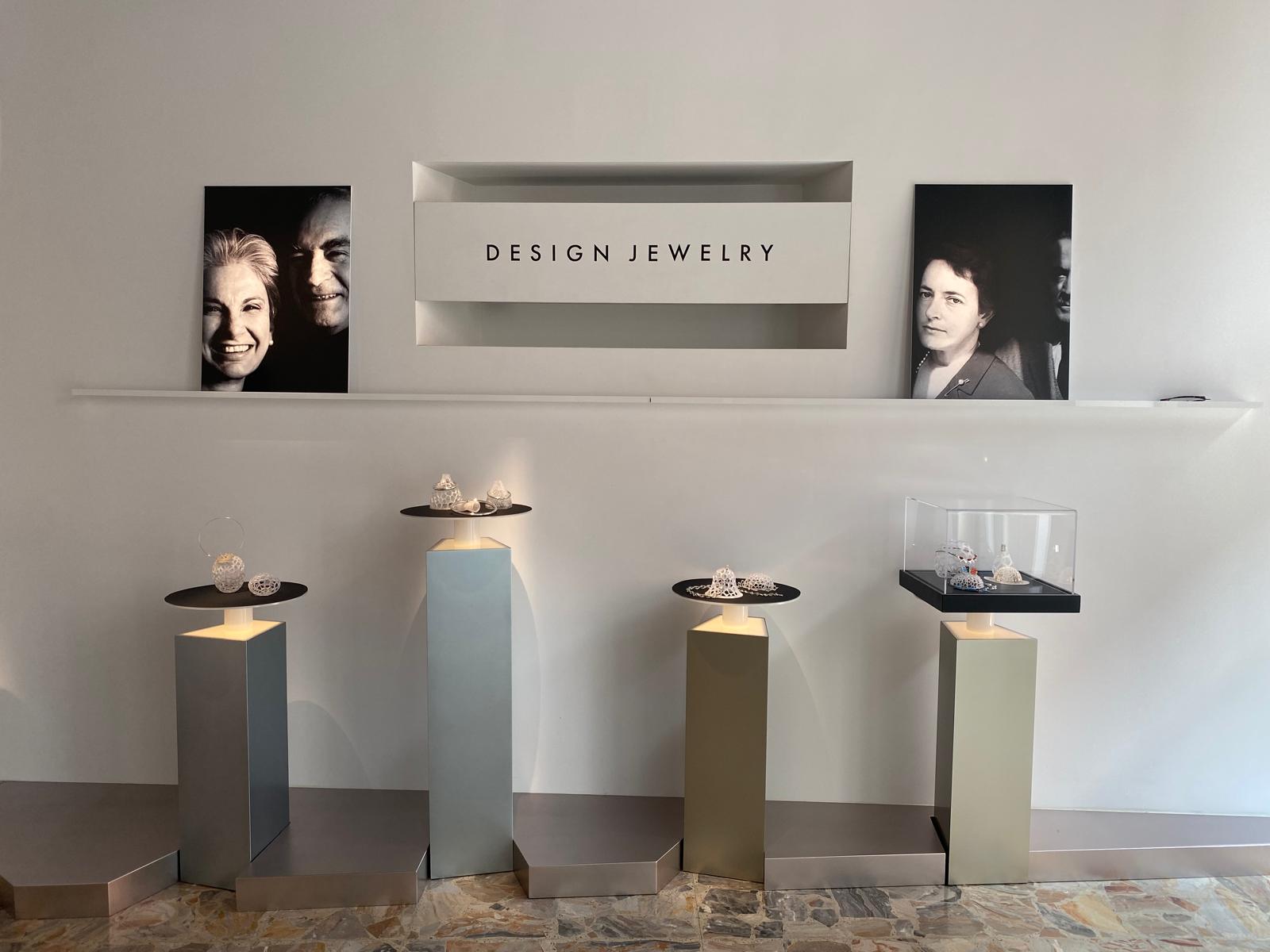 Allestimento della mostra nella galleria Diaz14 di Como
