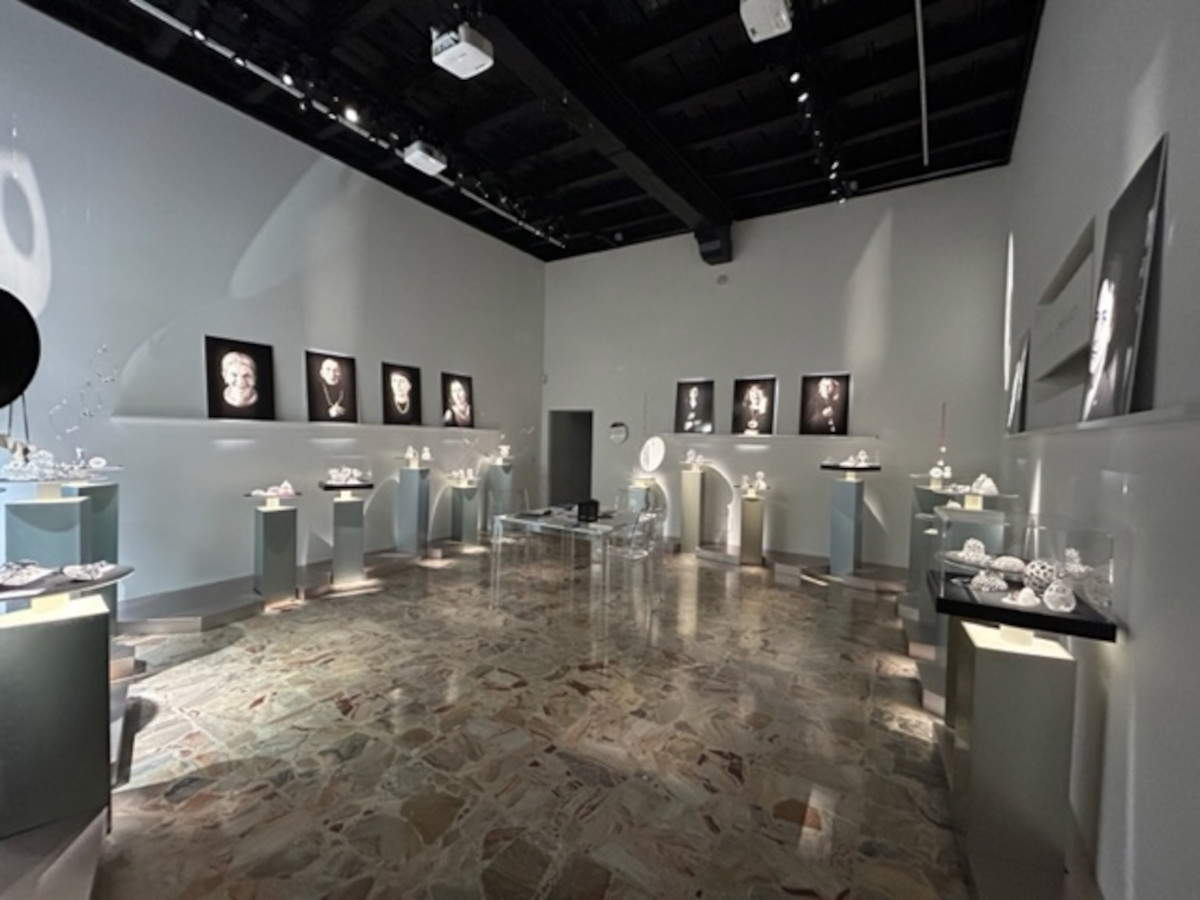 Allestimento della mostra nella galleria Diaz14 di Como