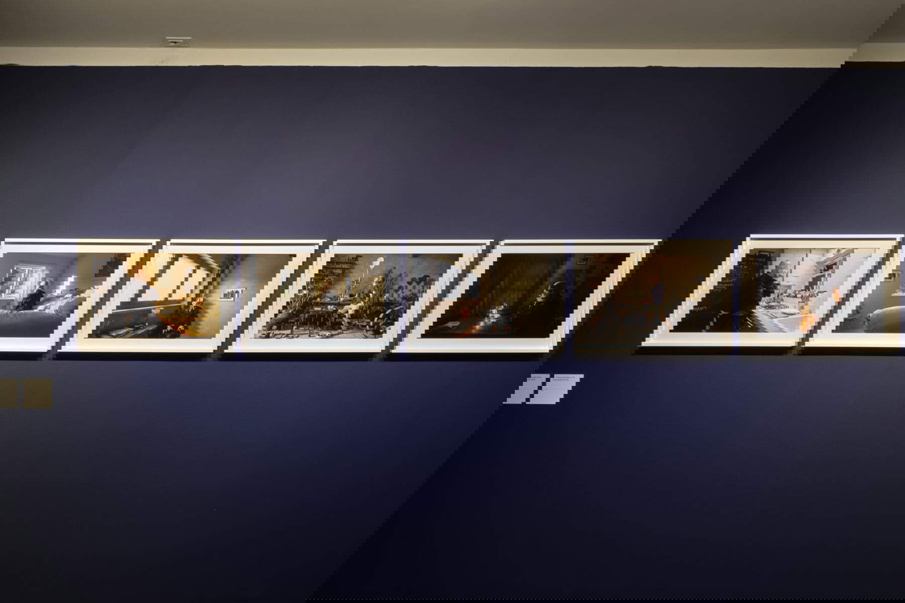 Allestimento della mostra Joel Meyerowitz. A Sense of Wonder. Fotografie 1962-2022 presso il Museo di Santa Giulia
