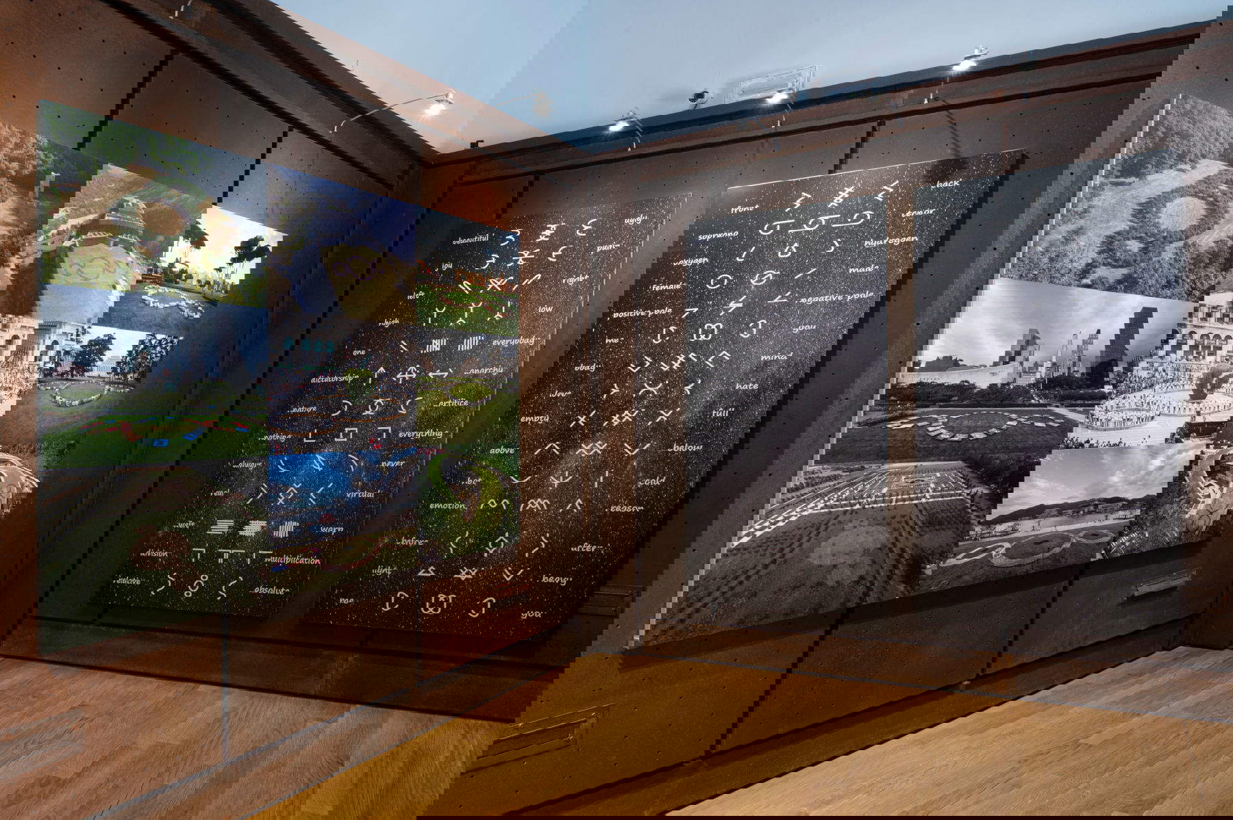 Allestimento della mostra Glacial Threads. Dalle Foreste ai Tessuti del Futuro ideata da Michelangelo Pistoletto