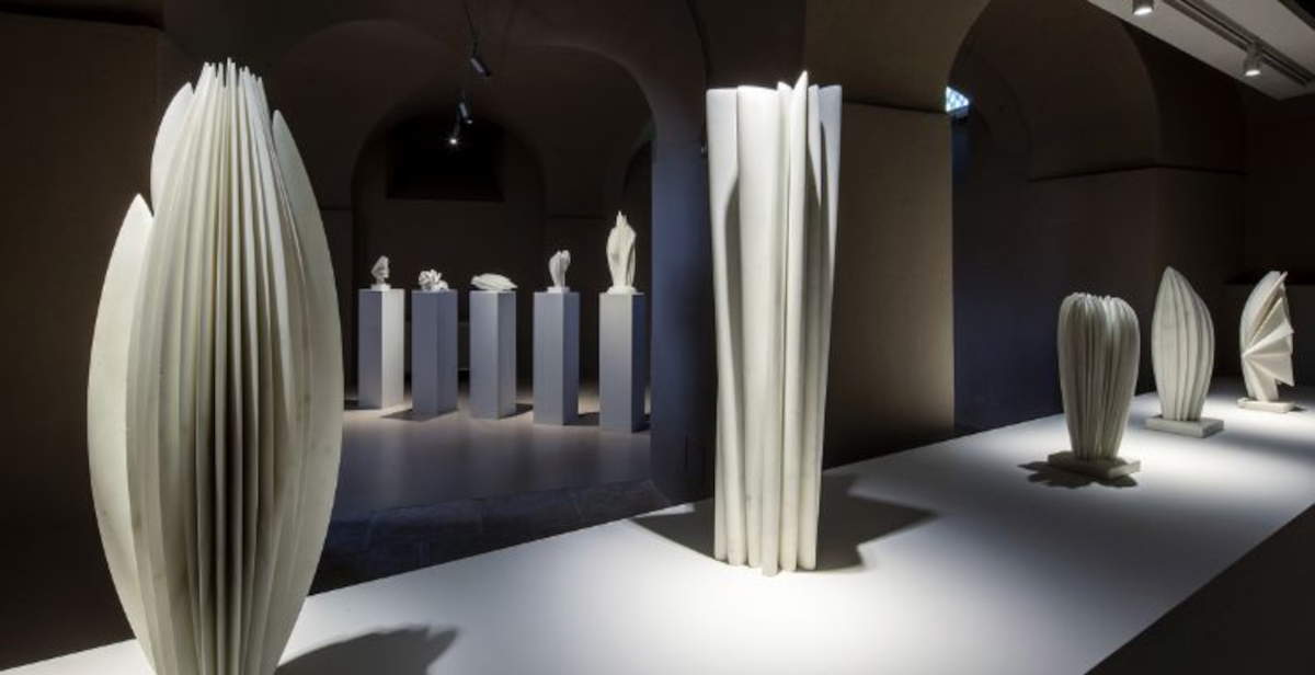 Escultura en diálogo: Giò Pomodoro y Gigi Guadagnucci comparados en Massa