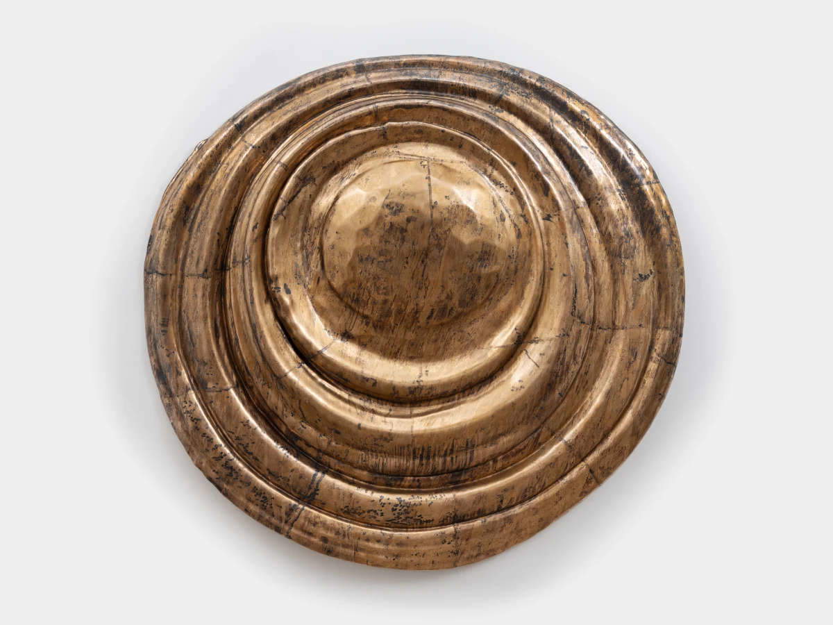 Alma Allen, Not yet titled (2023 ; bronze, 180,5 x 170,2 x 24,5 cm)