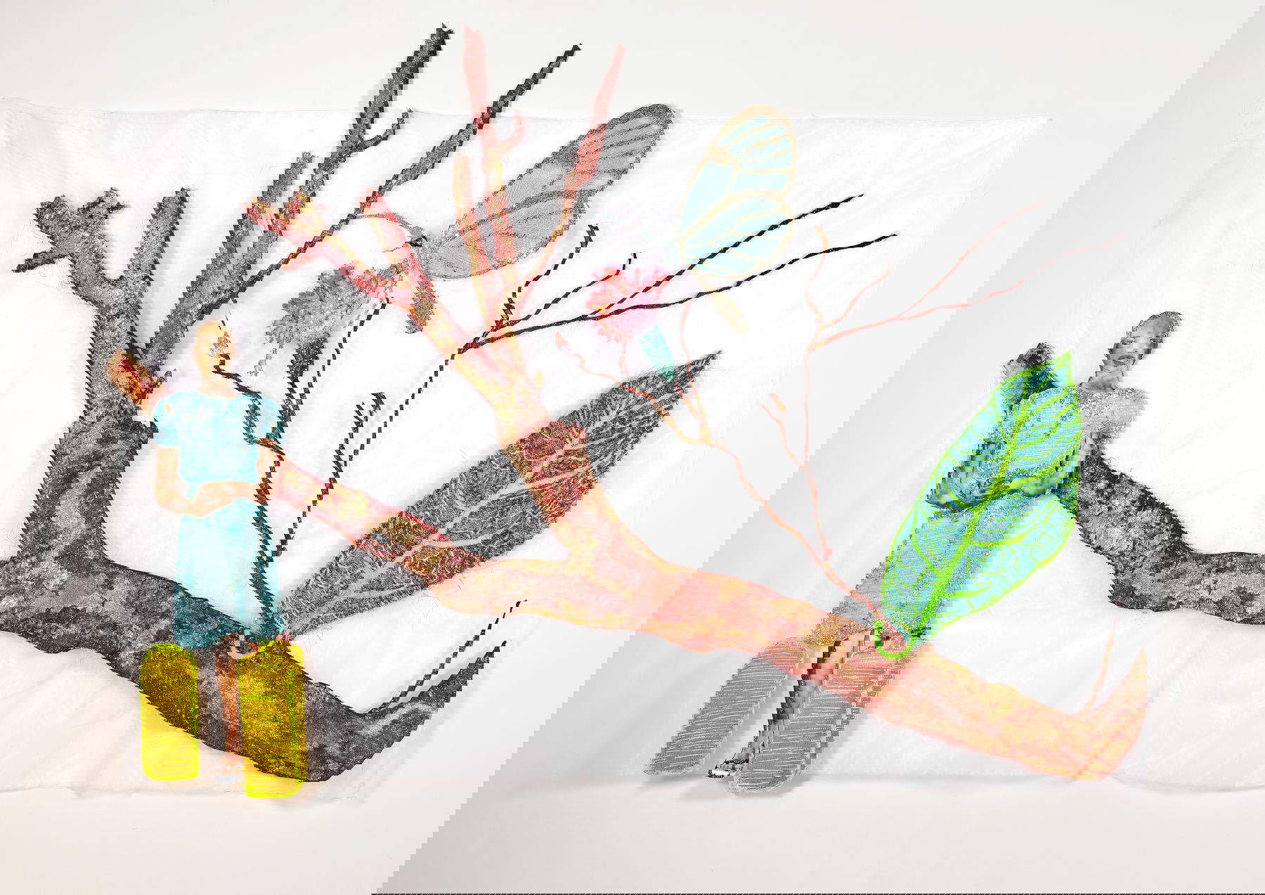 Ana Silva, Guardi&atilde;s 028 (2025; bordado, lentejuelas, pigmentos naturales e impresión sobre crinolina, 154 x 244 cm) En posesión de Ana Silva yA Gentil Carioca, Río de Janeiro