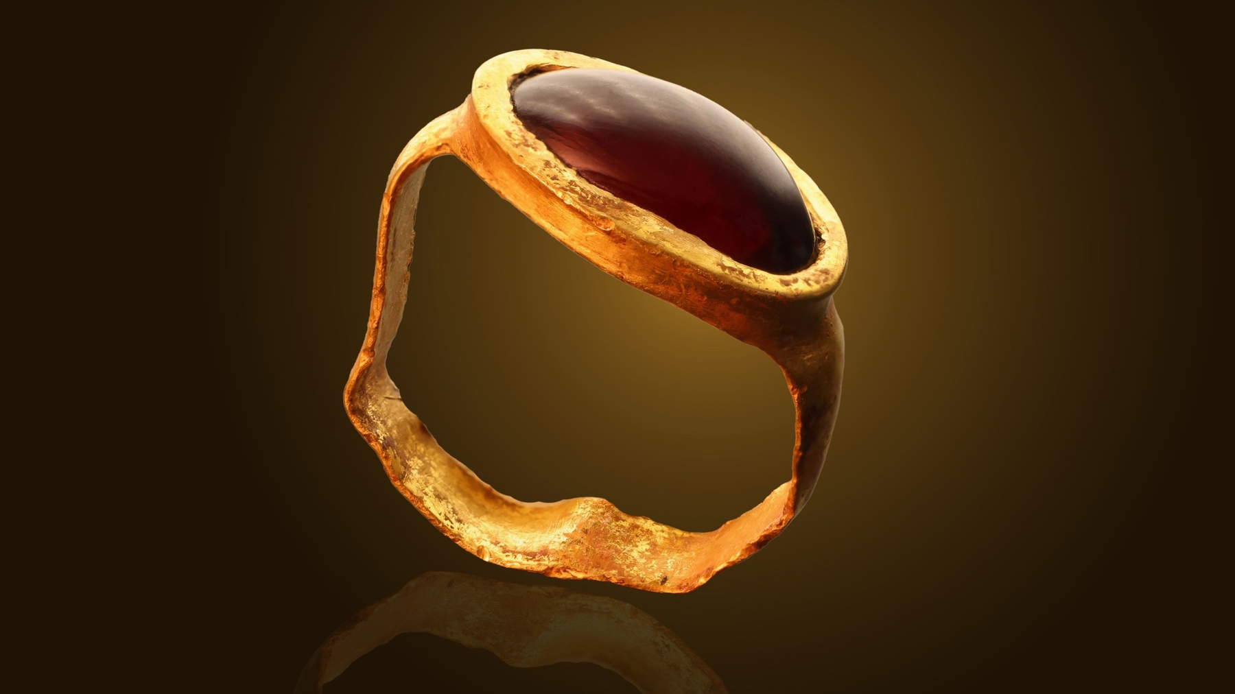 L'anello d'oro scoperto. Foto di Eliyahu Yanai, Citt&agrave; di Davide