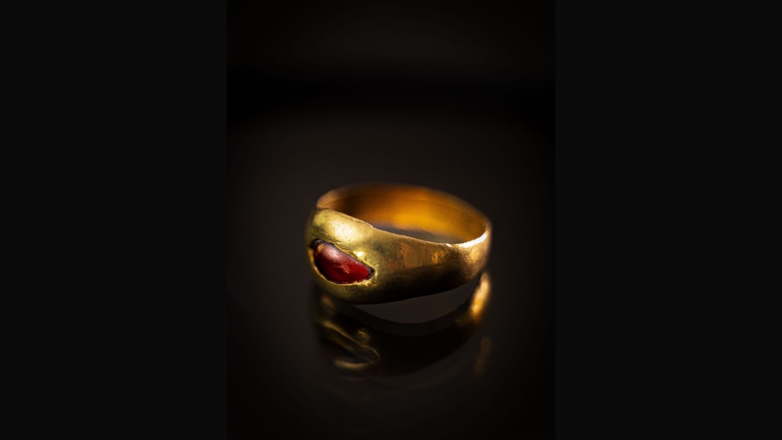 Il primo anello d'oro &egrave; stato ritrovato meno di un anno fa. Foto: Asaf Perry Citt&agrave; di David