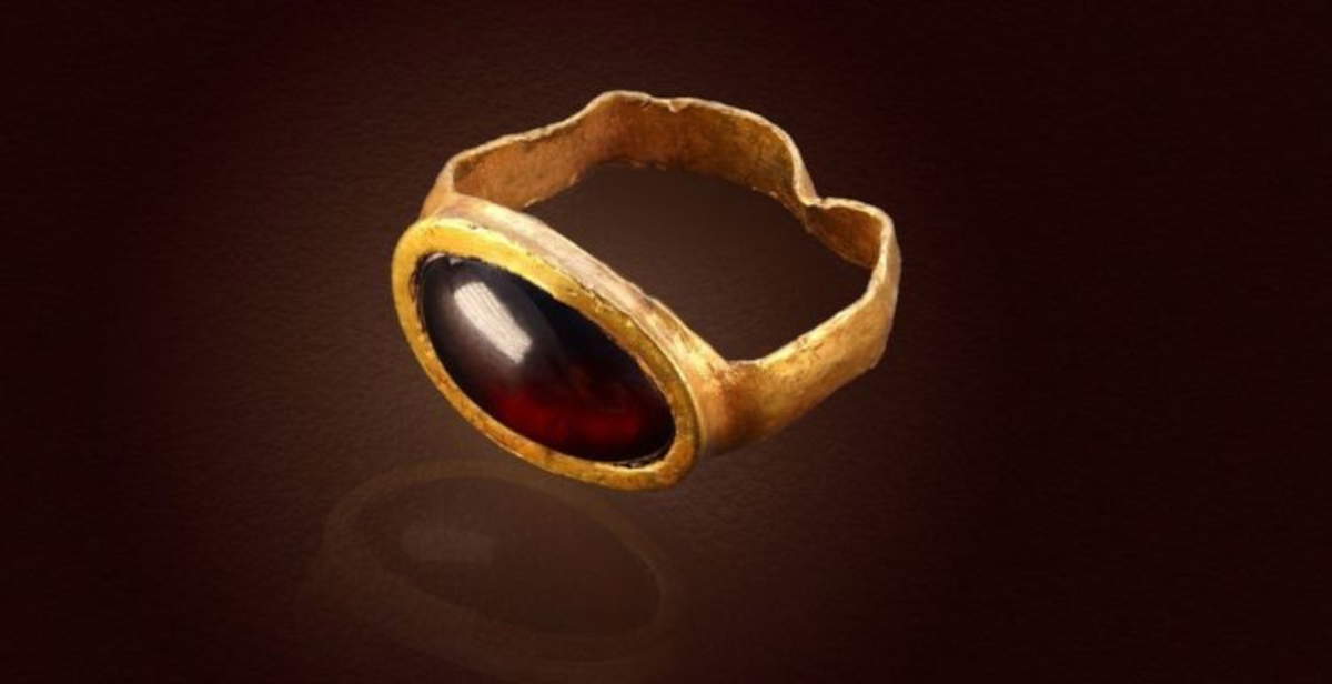 Jerusalem, Goldring gefunden, der vor 2.300 Jahren von einem Verlobten vergraben wurde: hier ist der Grund