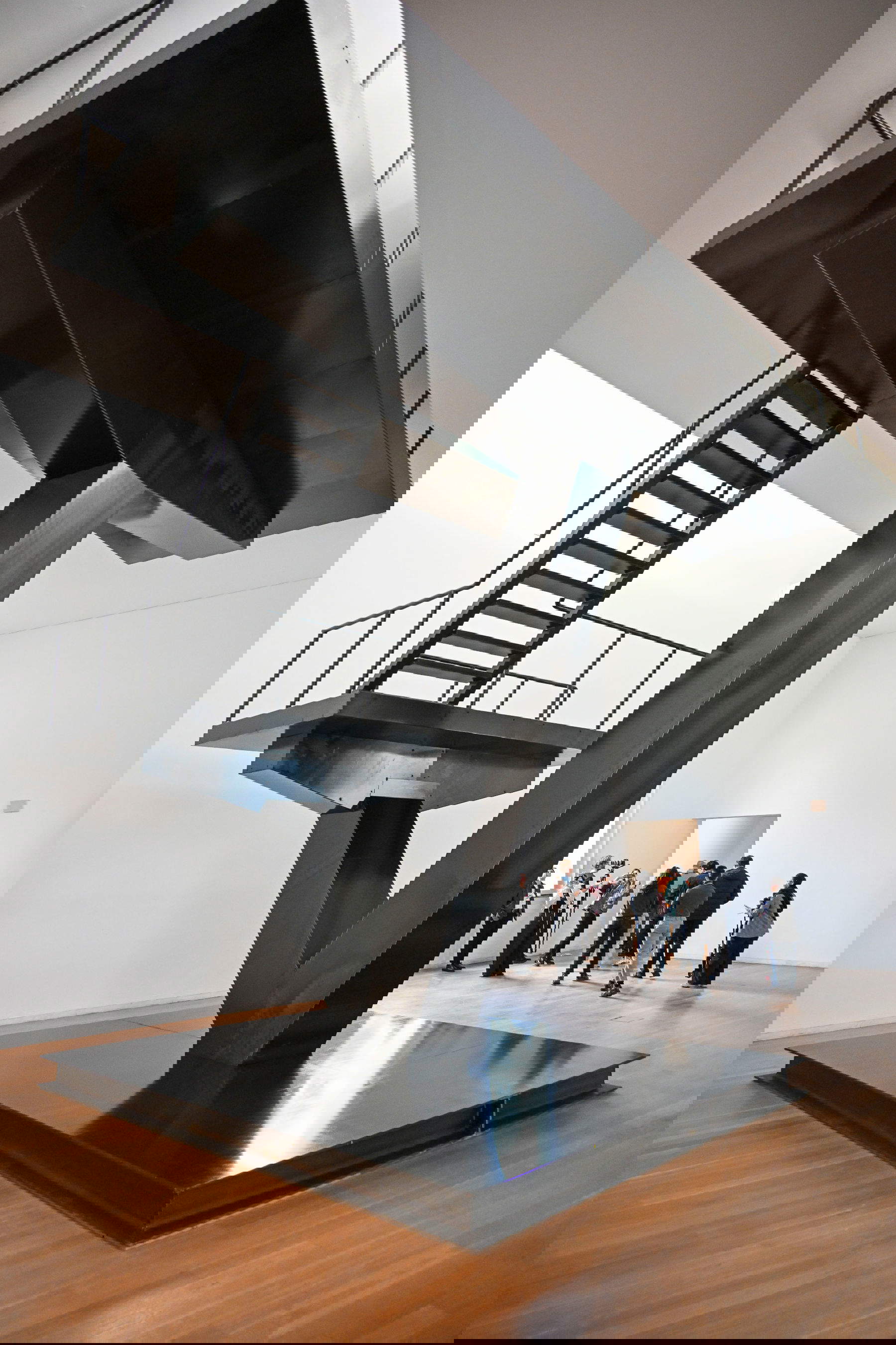 Ausstellungsgestaltung von Anne Imhof. Mit freundlicher Genehmigung von nvstudio - Stiftung Serralves