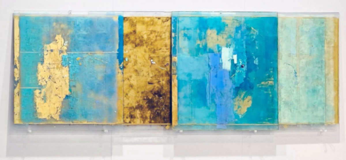 Antonello Viola, Isola di Favignana 1 - Oro, turquoise, azzurro reale chiaro e giallo di Napoli (2019-2021; olio, matita e foglia d'oro su vetro, 4 elementi, 80 x 230 cm; Roma, Collezione privata) Antonello Viola, Isola di Favignana 1 - Oro, turquoise, azzurro reale chiaro e giallo di Napoli (2019-2021; olio, matita e foglia d'oro su vetro, 4 elementi, 80 x 230 cm; Roma, Collezione privata)