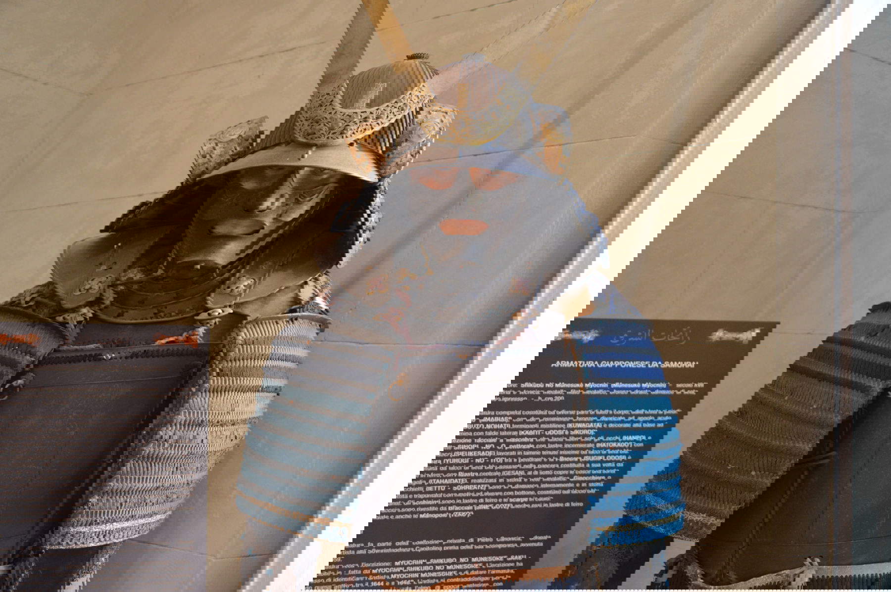 Samurai-Rüstung vor der Restaurierung