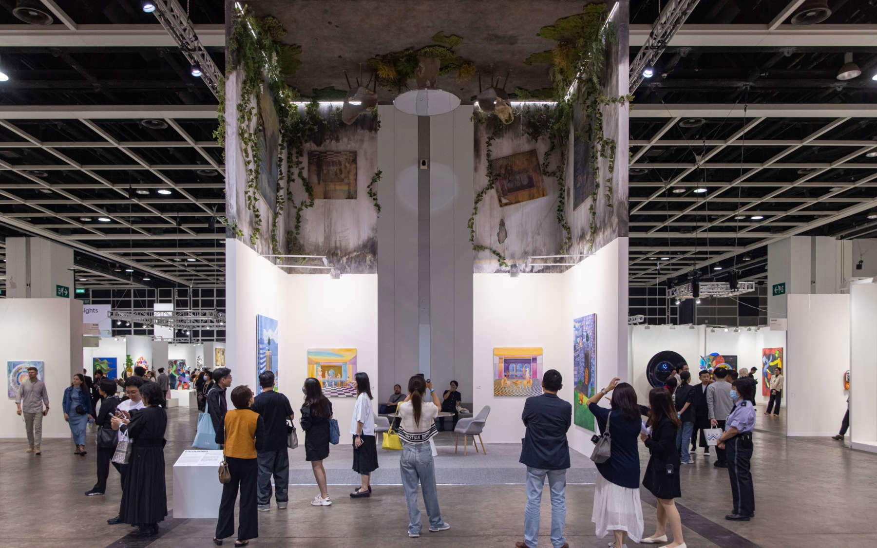 Art Basel Hong Kong 2025: récord de proyectos y atención a la identidad queer y a las instalaciones a gran escala